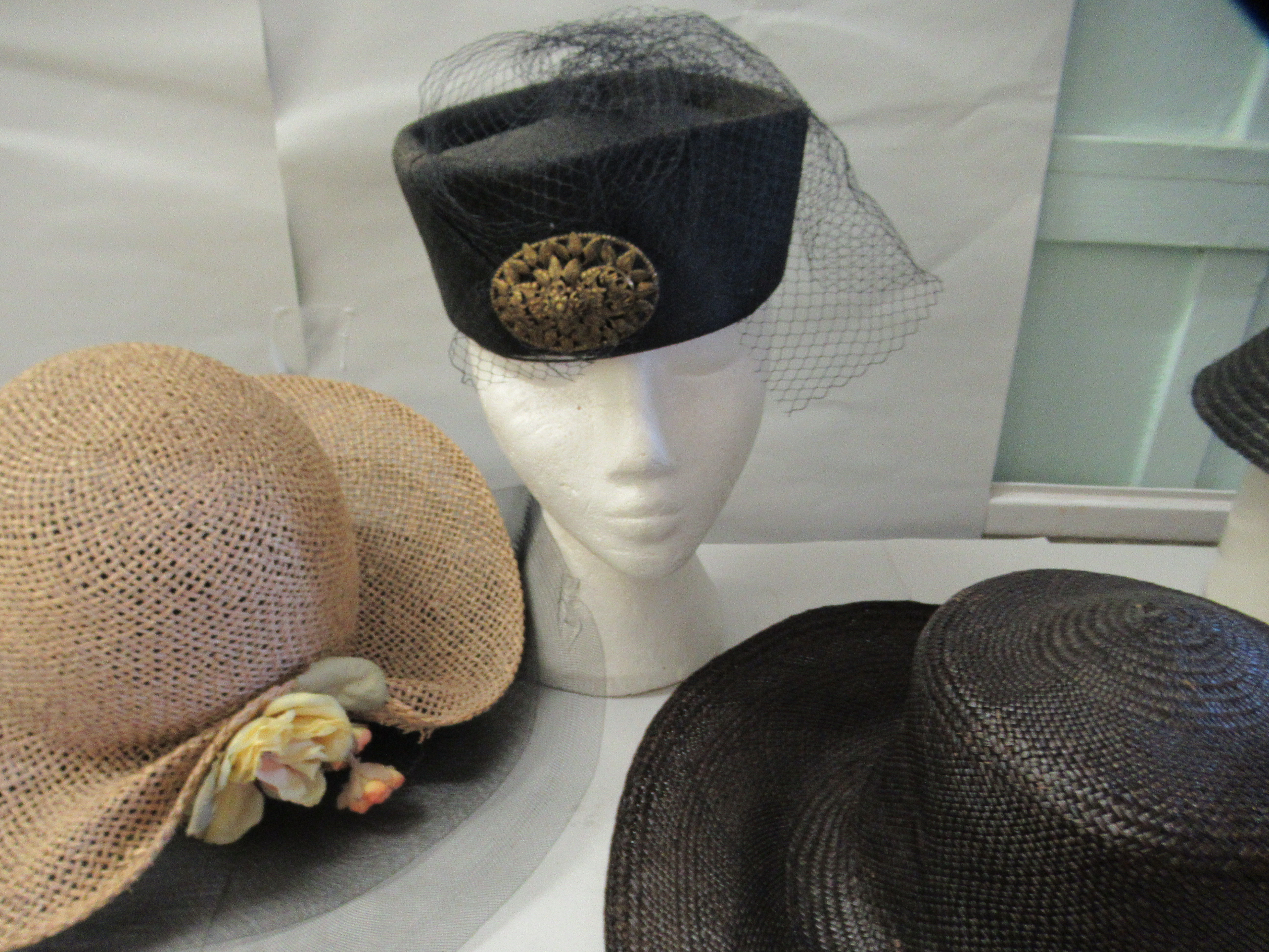 Ladies fashion accessories: to include various hats and handbags - Image 4 of 7