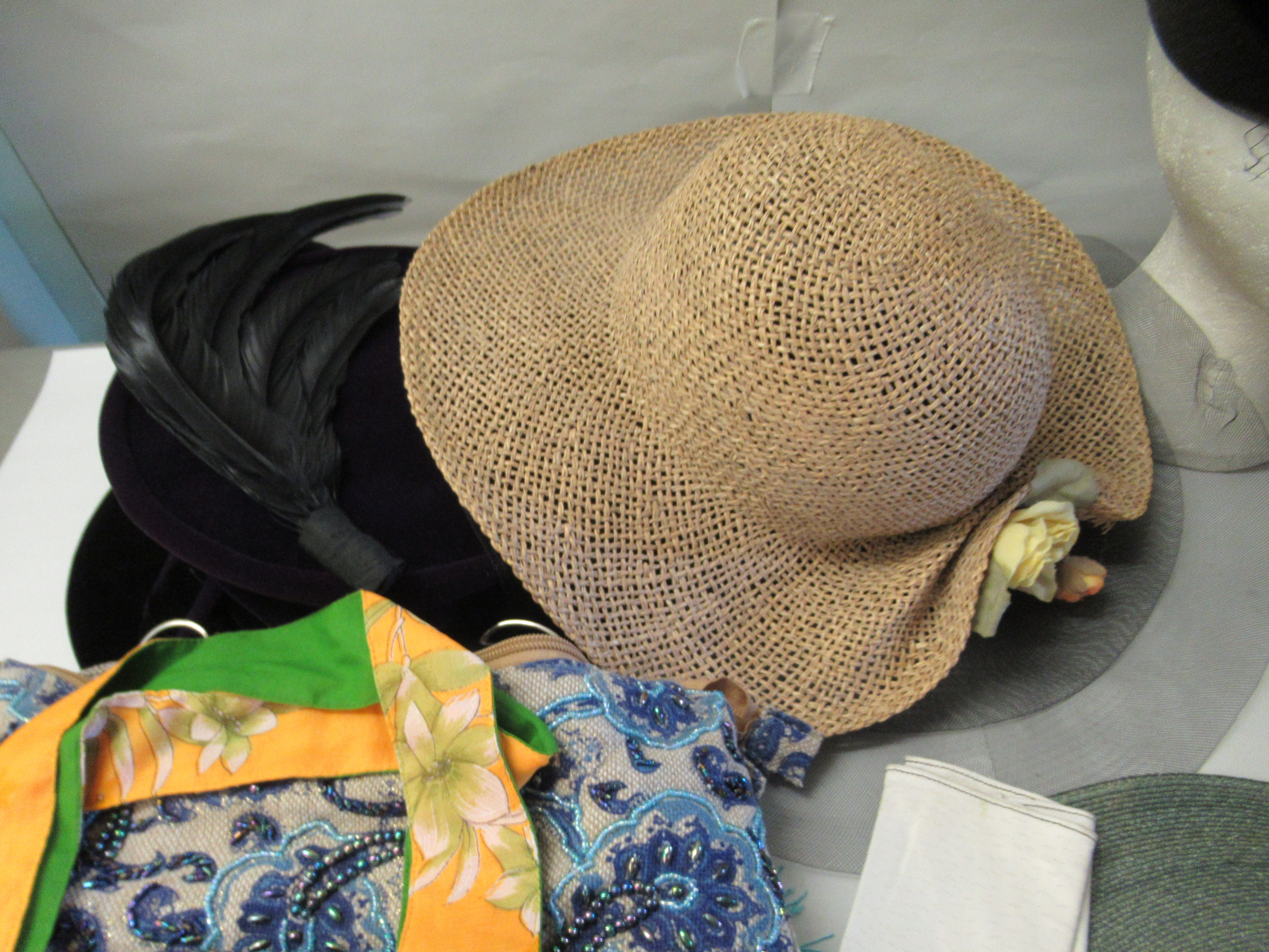 Ladies fashion accessories: to include various hats and handbags - Image 3 of 7