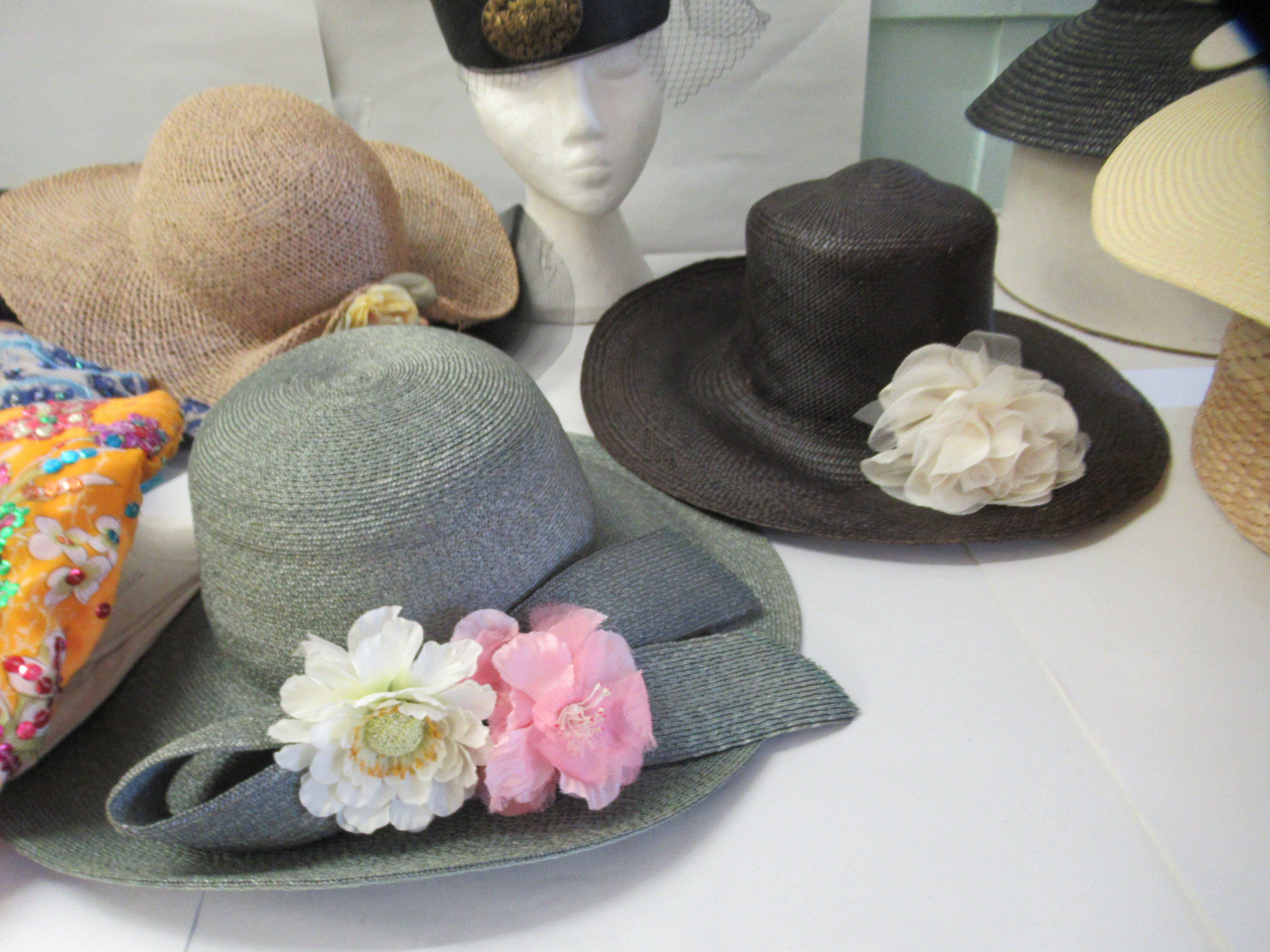 Ladies fashion accessories: to include various hats and handbags - Image 5 of 7