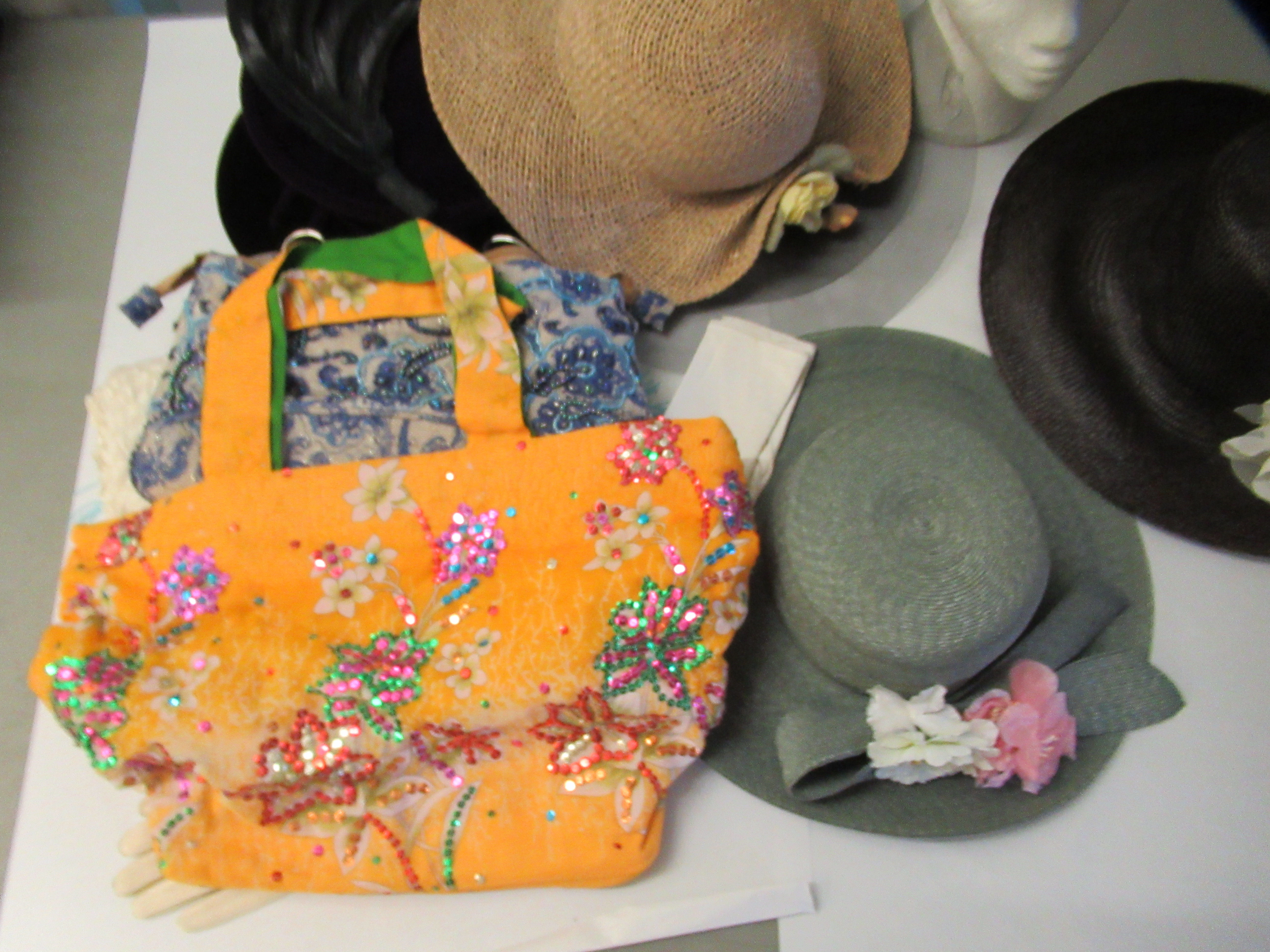 Ladies fashion accessories: to include various hats and handbags - Image 2 of 7