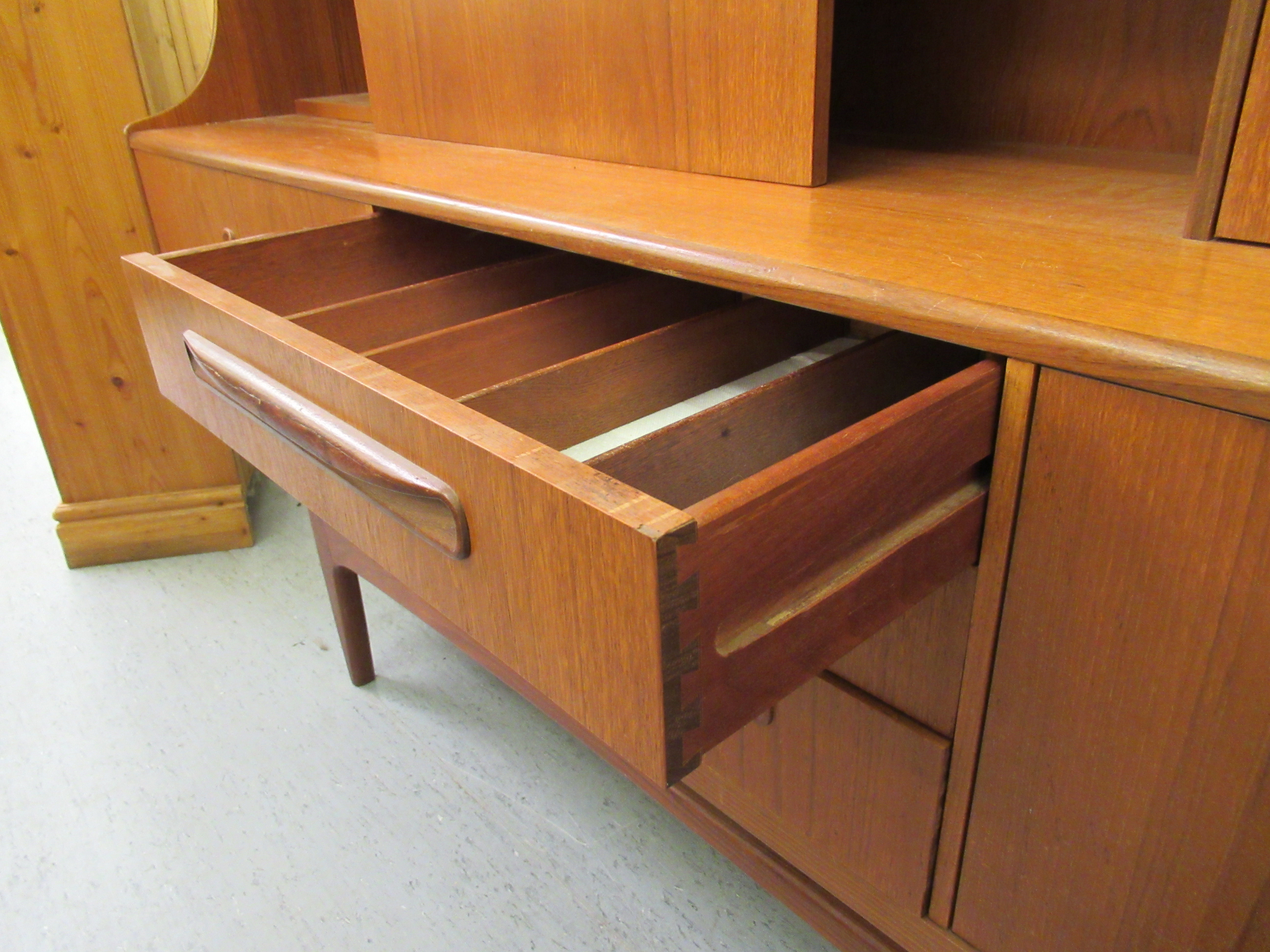 A G-Plan teak living room unit with an arrangement of sliding doors, open shelves, a fall flap - Image 4 of 6