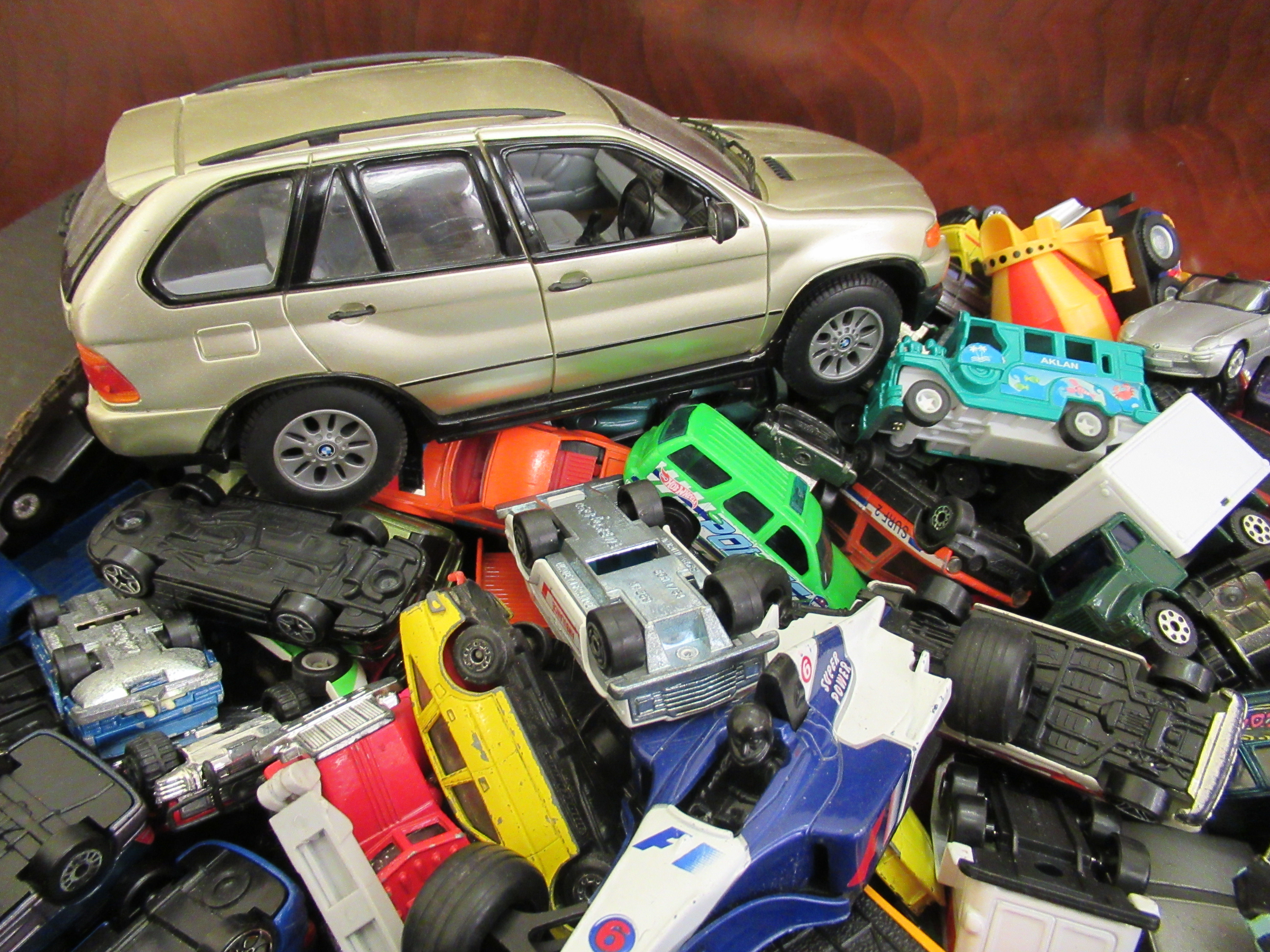 Uncollated diecast model vehicles: to include F1, sports cars and other examples by Corgi and - Image 3 of 5