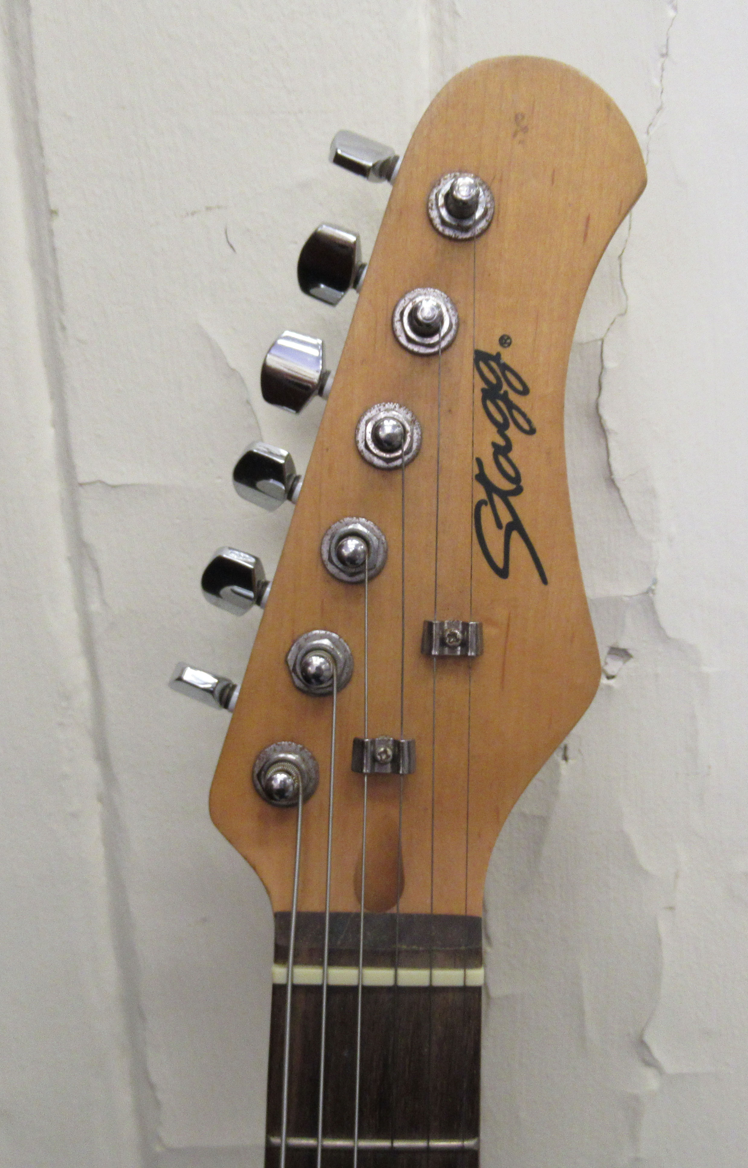 A Stagg electric guitar, on stand; and a Sunn ST-15 amp - Image 5 of 5