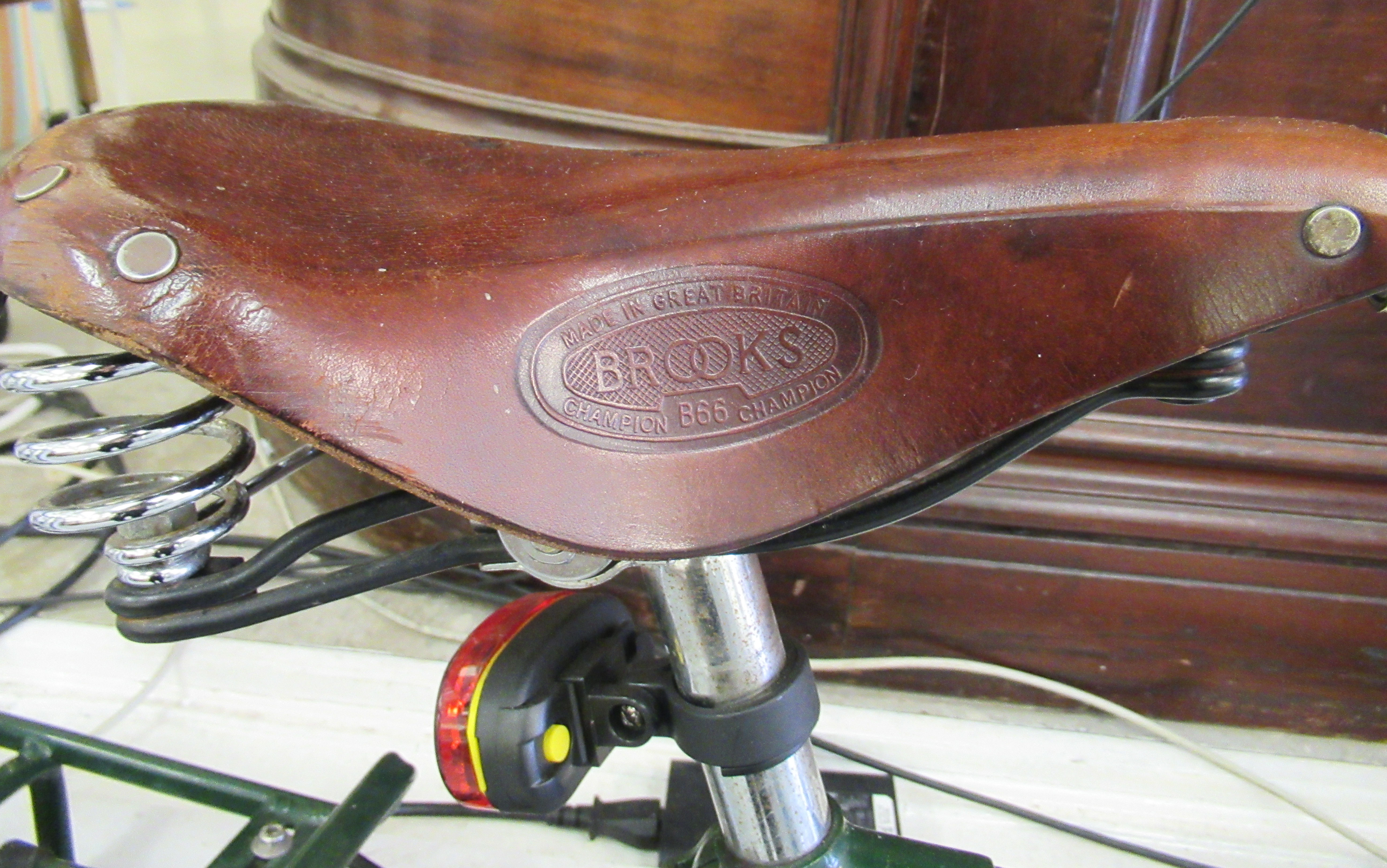 A gentleman's Pashley Prospero bicycle, in British racing green livery with a Brooks moulded hide - Image 4 of 5