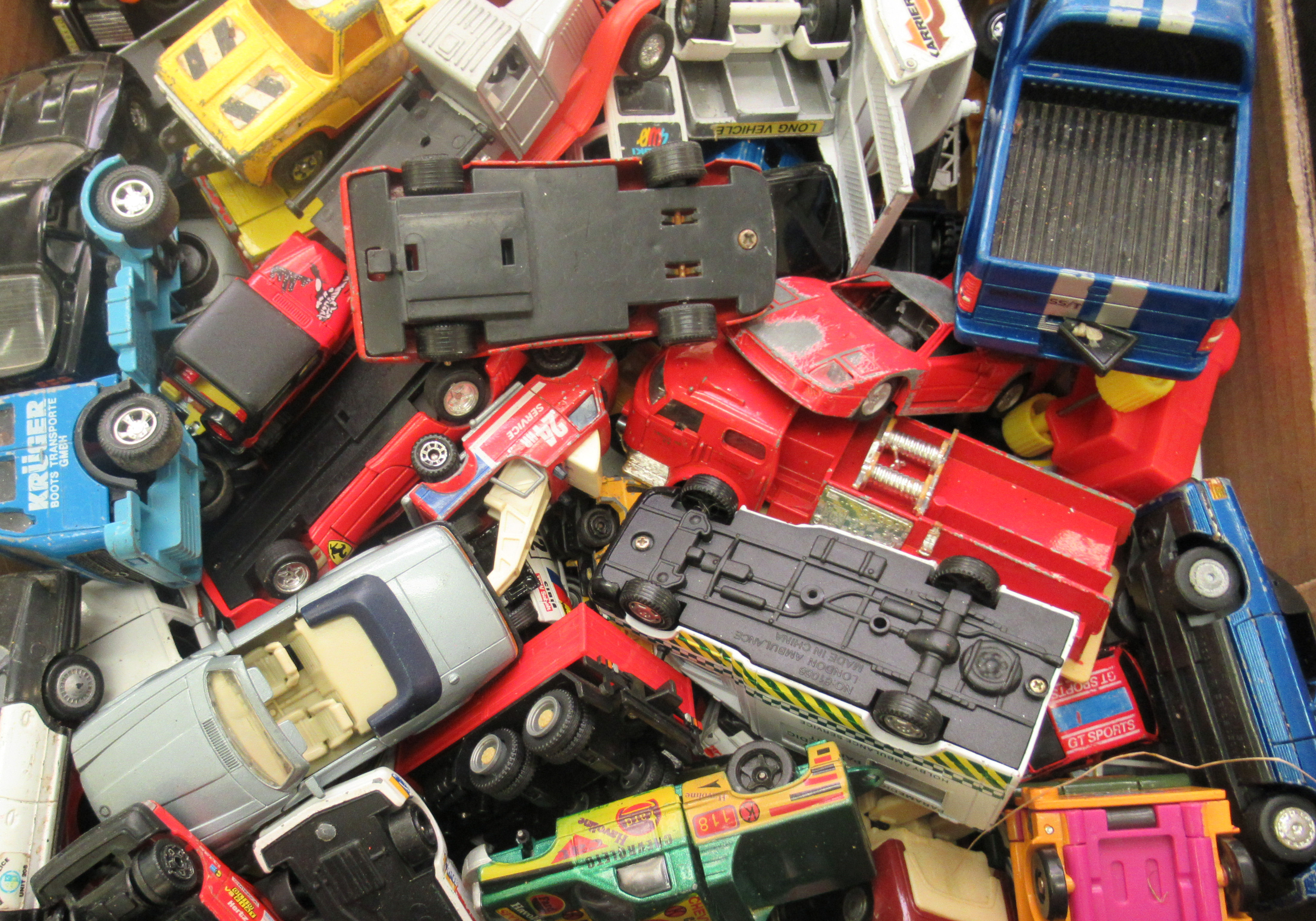 Uncollated diecast model vehicles, trucks, sports cars and emergency services: to include Matchbox - Image 5 of 5