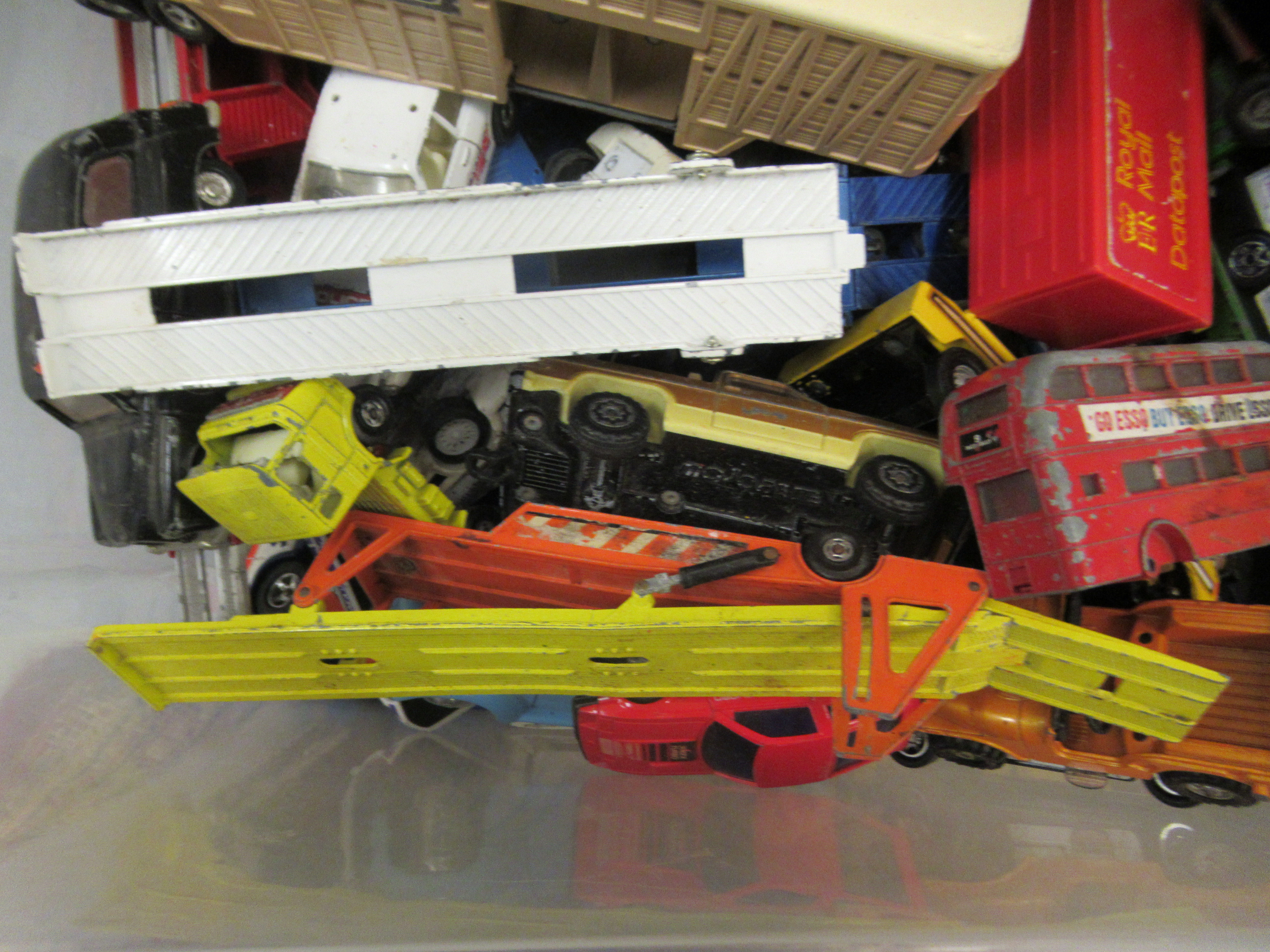 Uncollated diecast model vehicles, trucks, sports cars and emergency services: to include Matchbox - Image 4 of 4