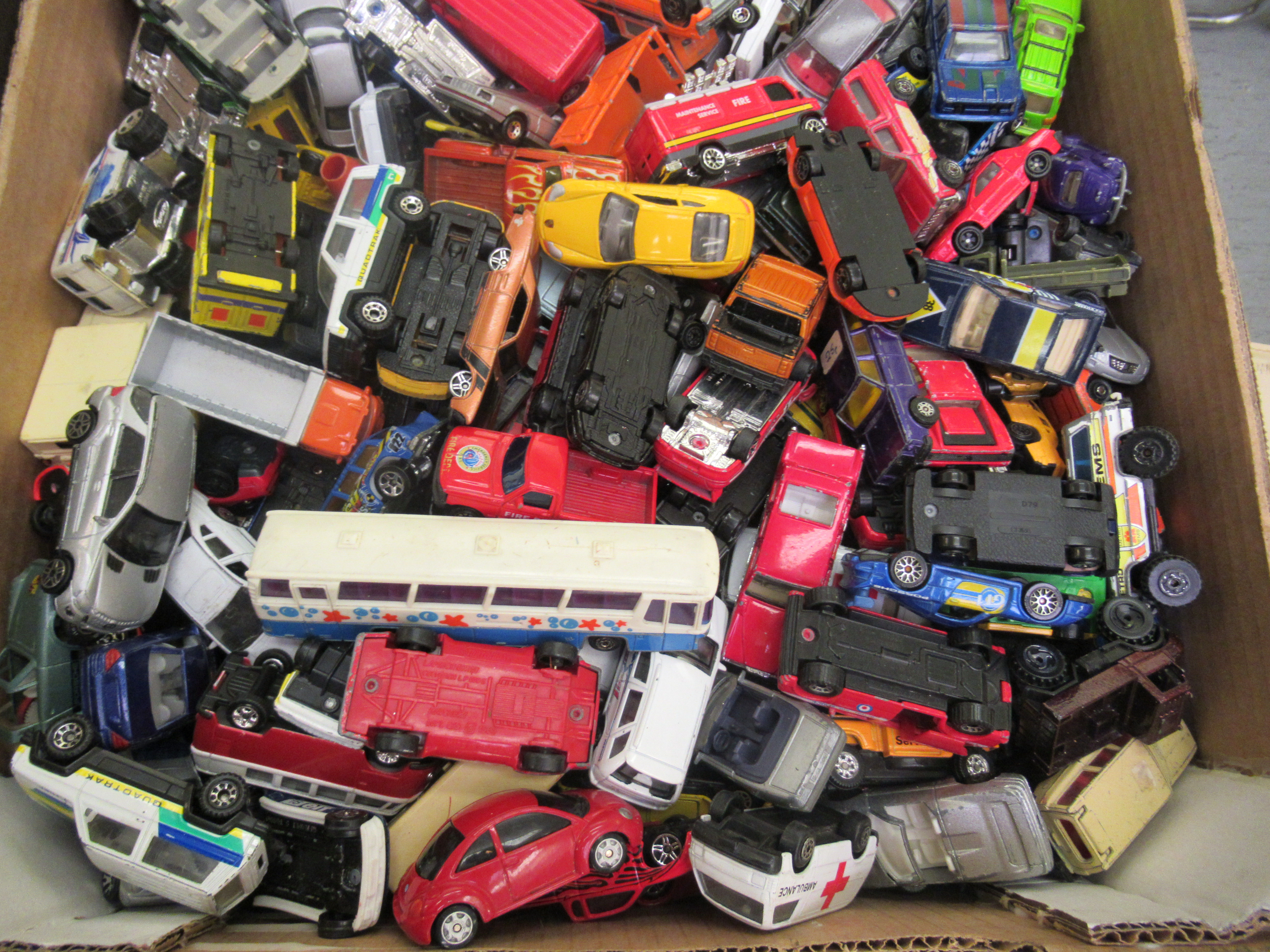 Uncollated diecast model vehicles, trucks, sports cars and emergency services: to include Matchbox - Image 3 of 5