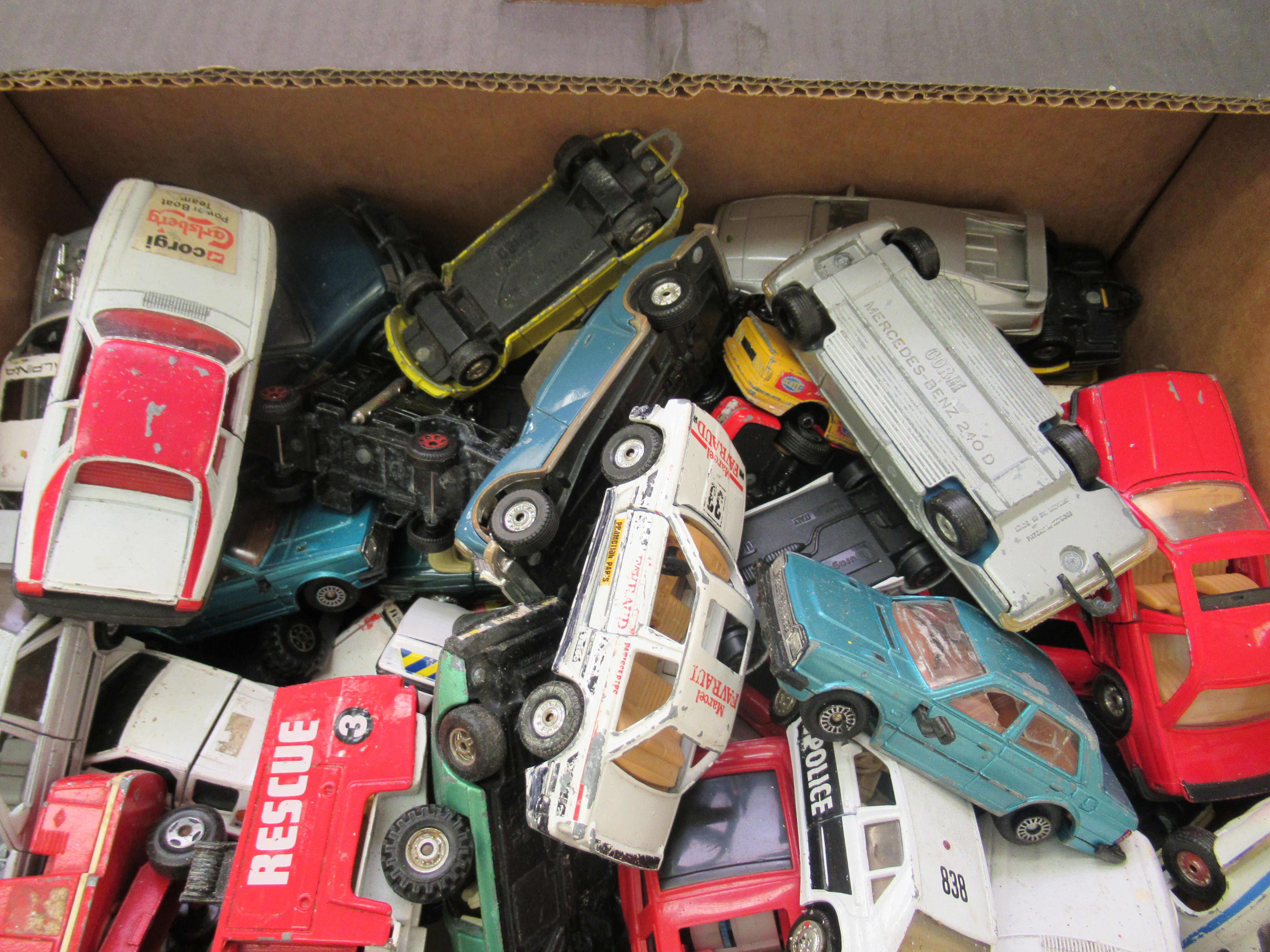 Uncollated diecast model vehicles, trucks, sports cars and emergency services: to include Matchbox - Image 3 of 5