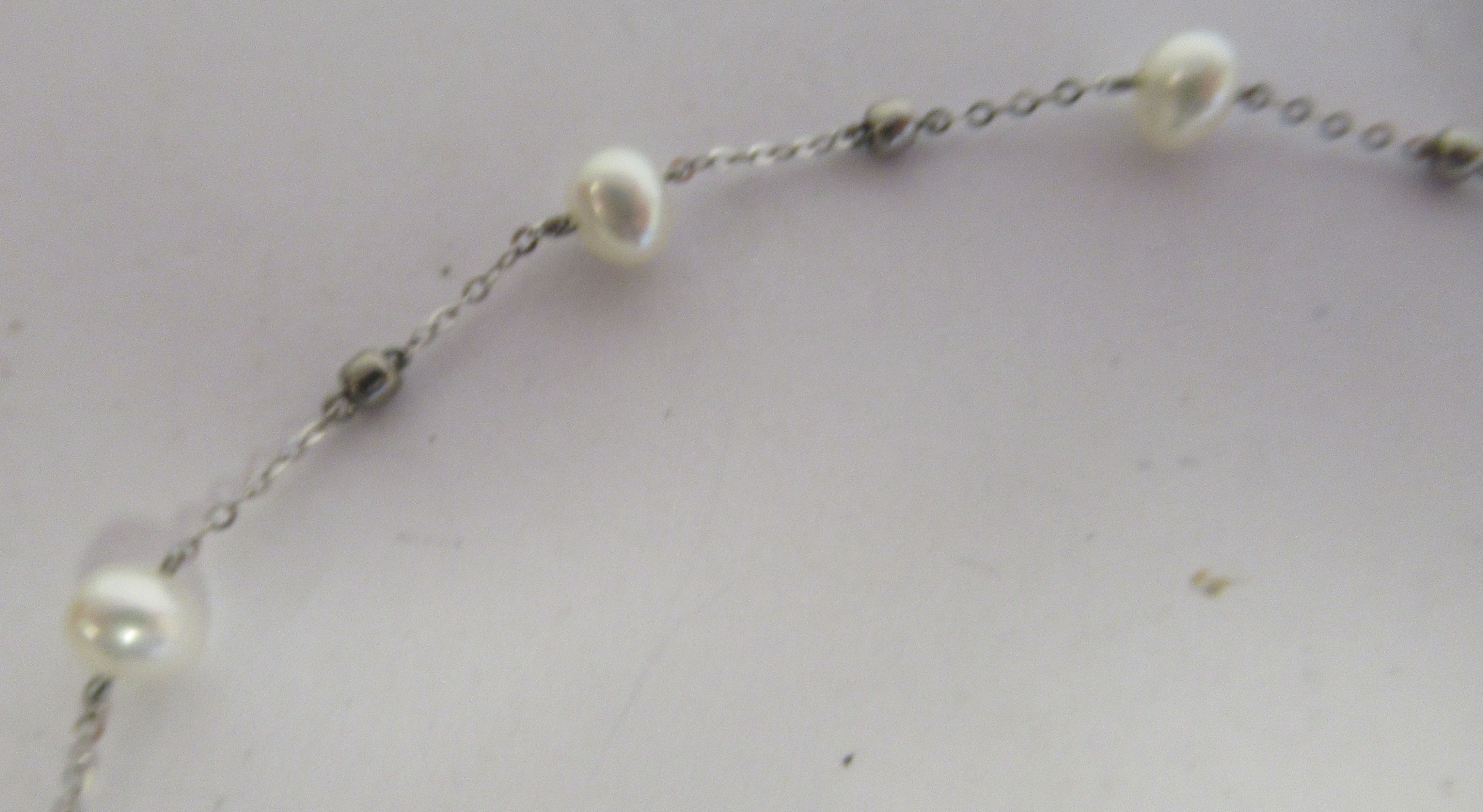 A freshwater pearl necklace, comprising twenty-three beads - Image 3 of 3