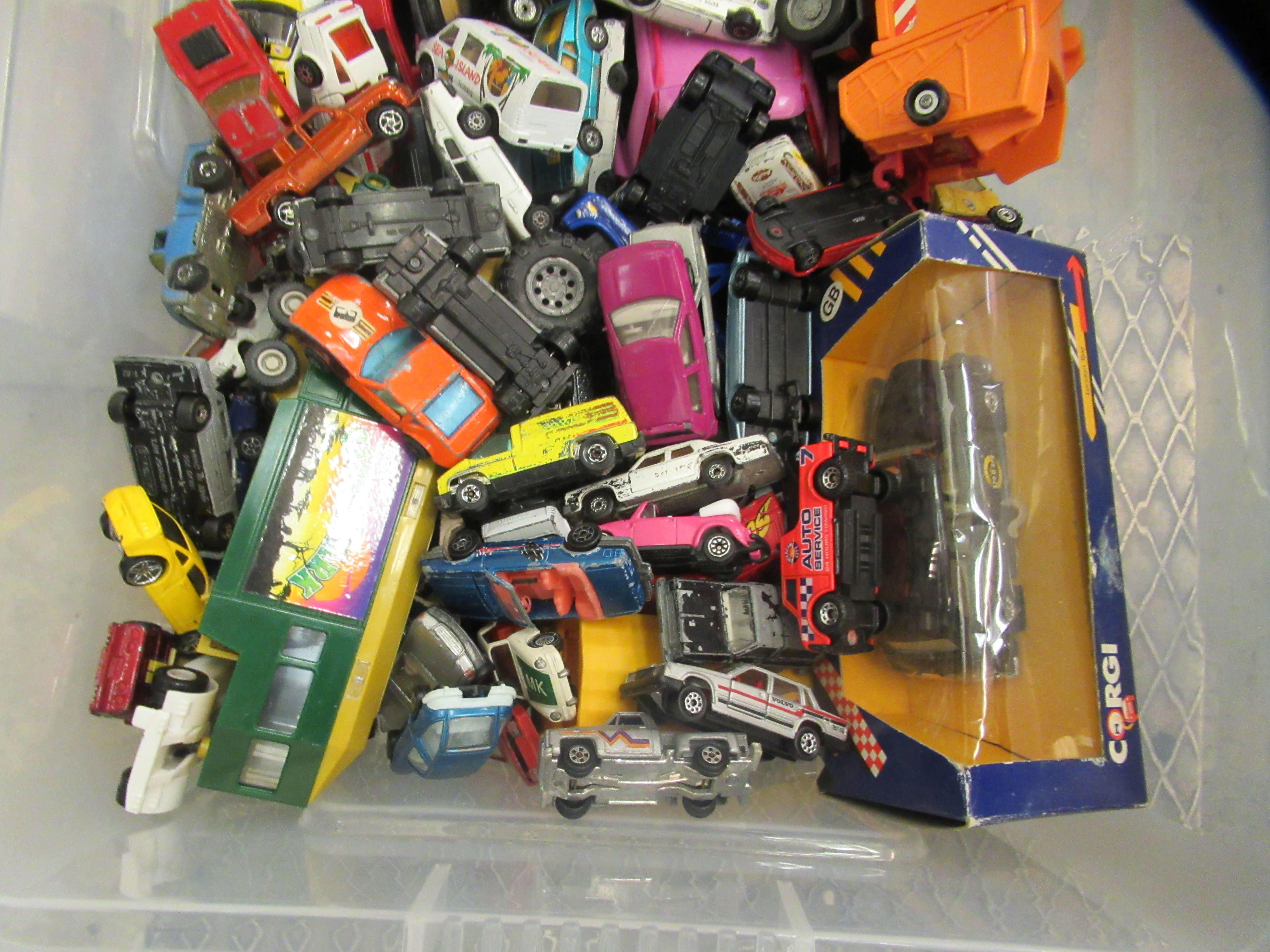 Uncollated diecast model vehicles, trucks, sports cars and emergency services: to include Matchbox - Image 4 of 4