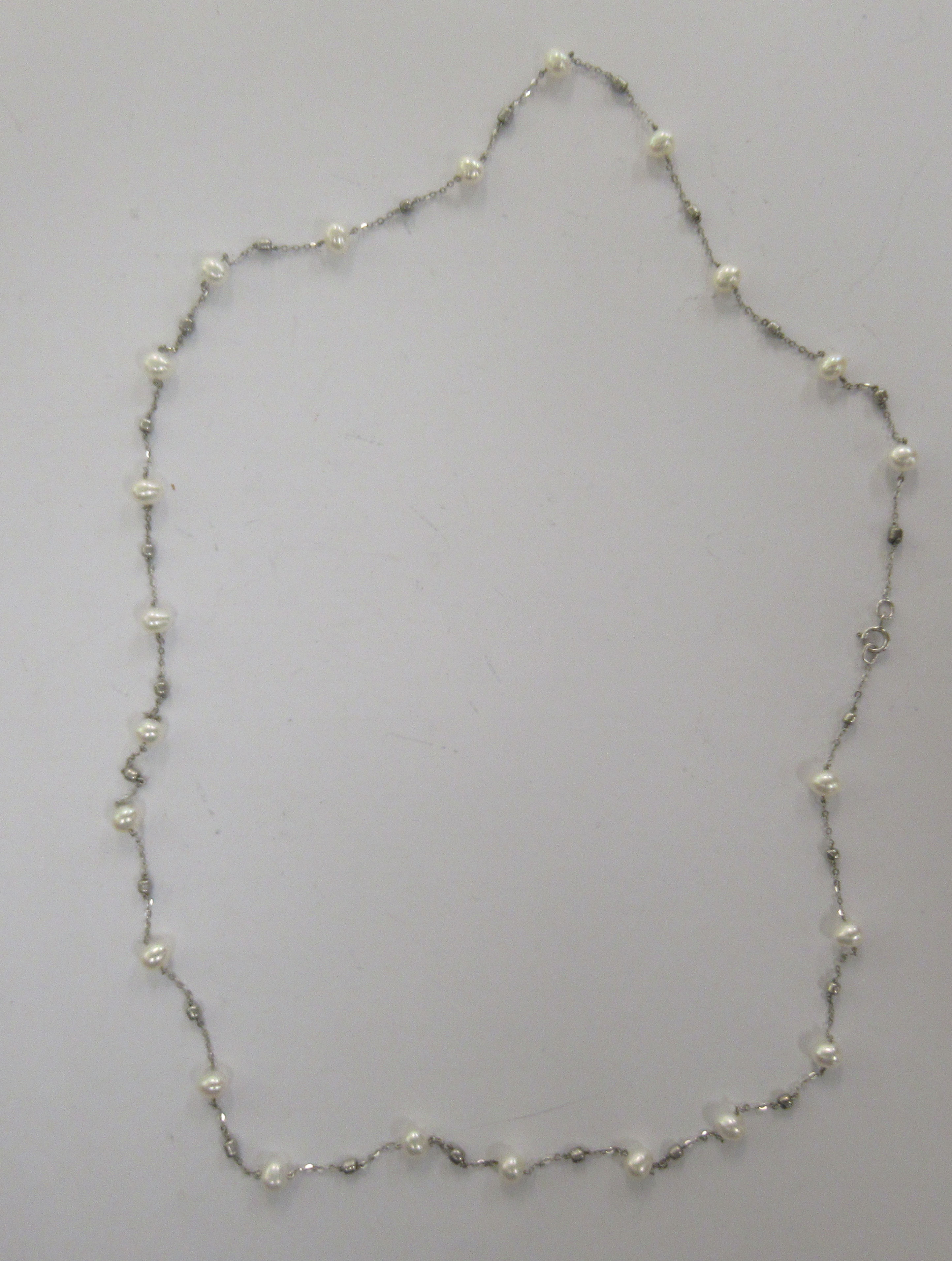 A freshwater pearl necklace, comprising twenty-three beads