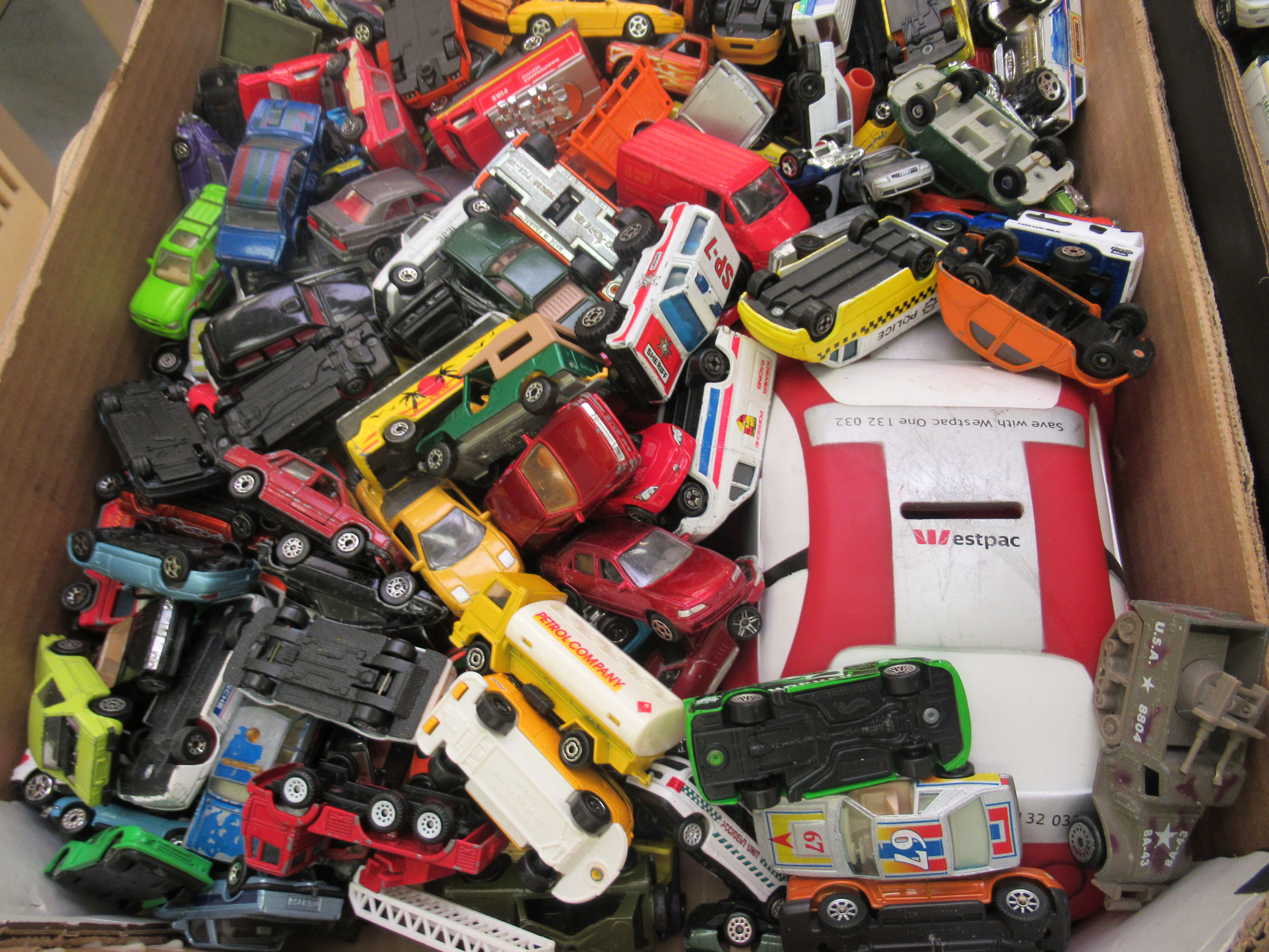 Uncollated diecast model vehicles, trucks, sports cars and emergency services: to include Matchbox - Image 5 of 5