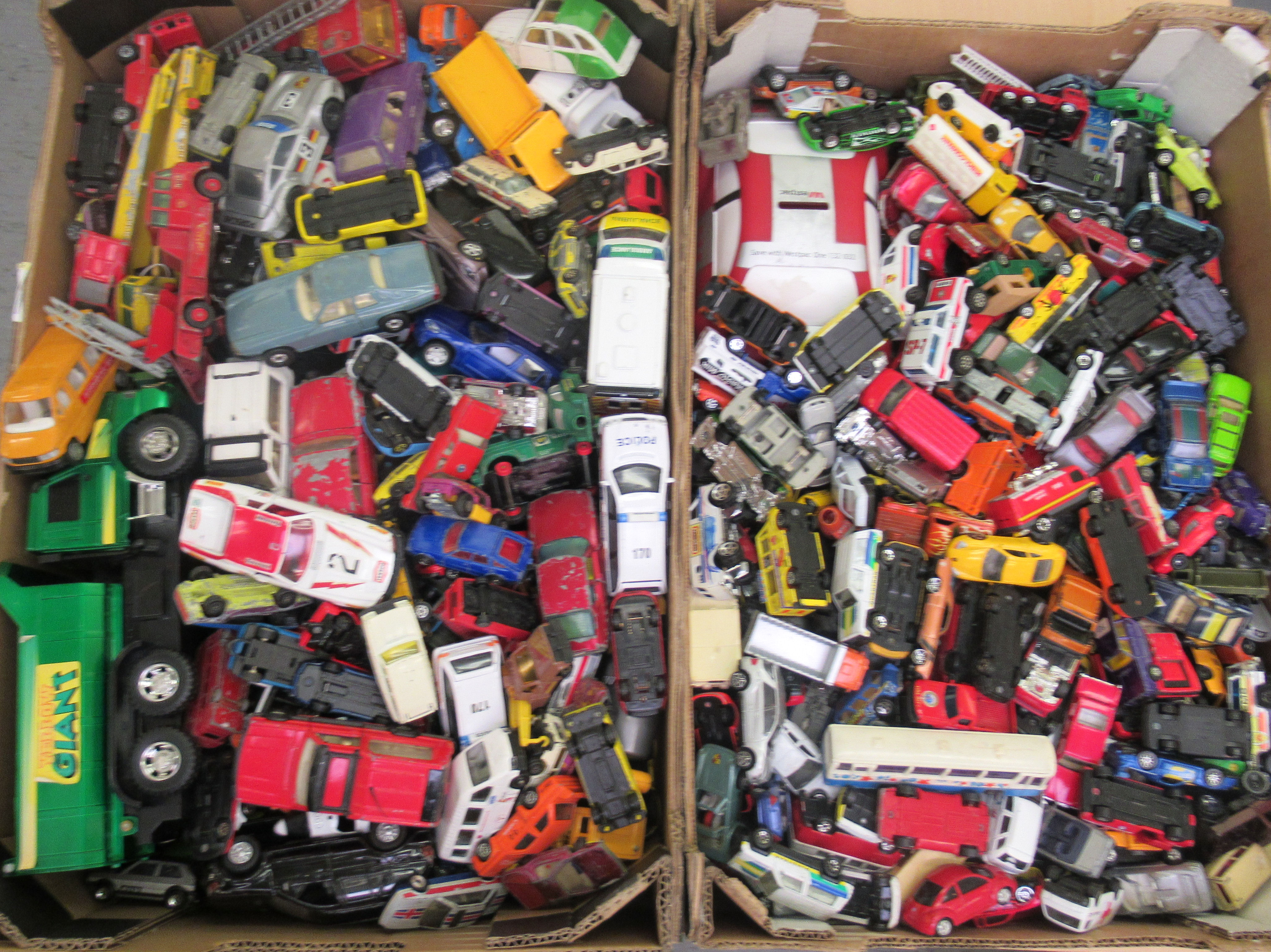 Uncollated diecast model vehicles, trucks, sports cars and emergency services: to include Matchbox