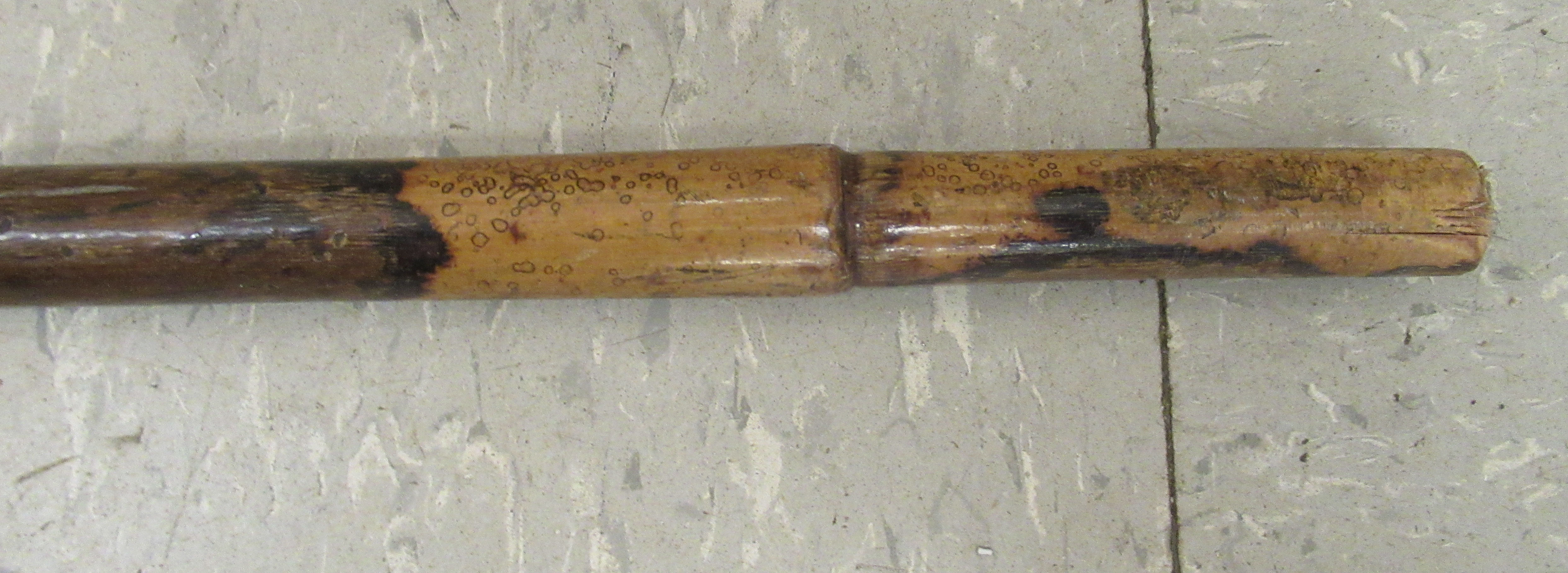 An early/mid 20thC turned wooden walking cane with white metal ornament - Image 3 of 3