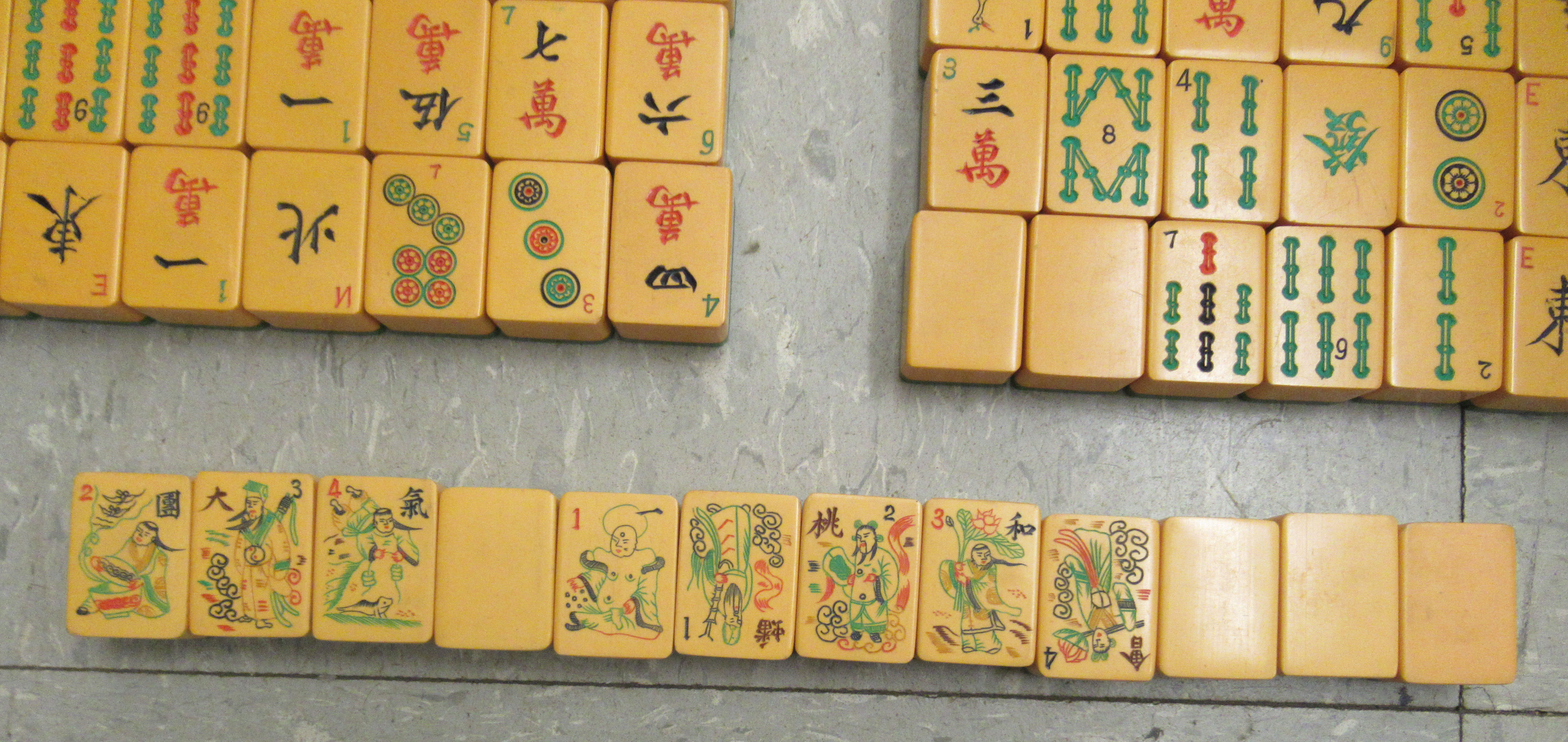 A Mah-Jongg set with resin tiles, bone sticks and four hardwood stands - Image 11 of 12