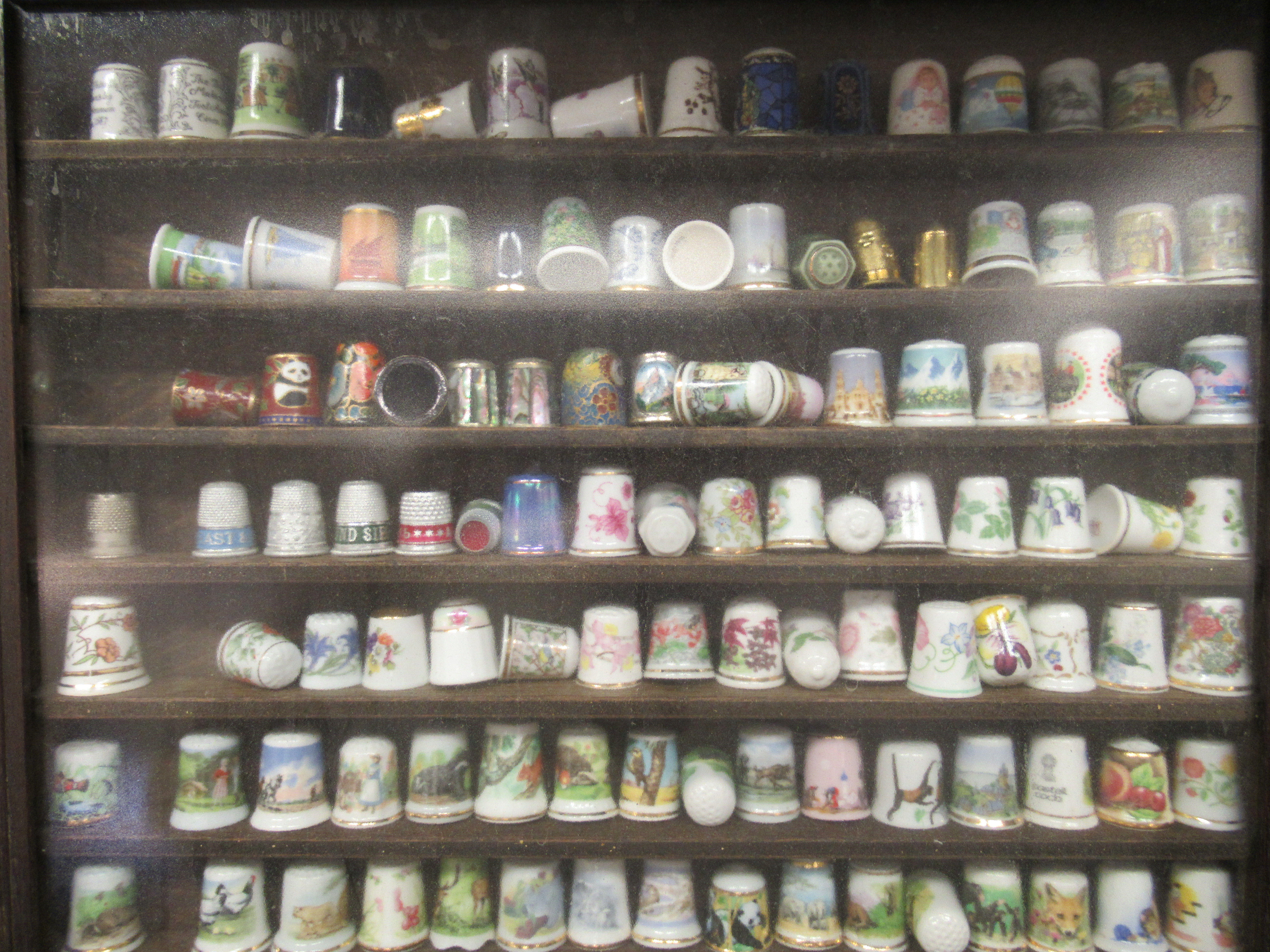 A collection of modern thimbles, mainly ceramic and handpainted  cased - Image 2 of 5
