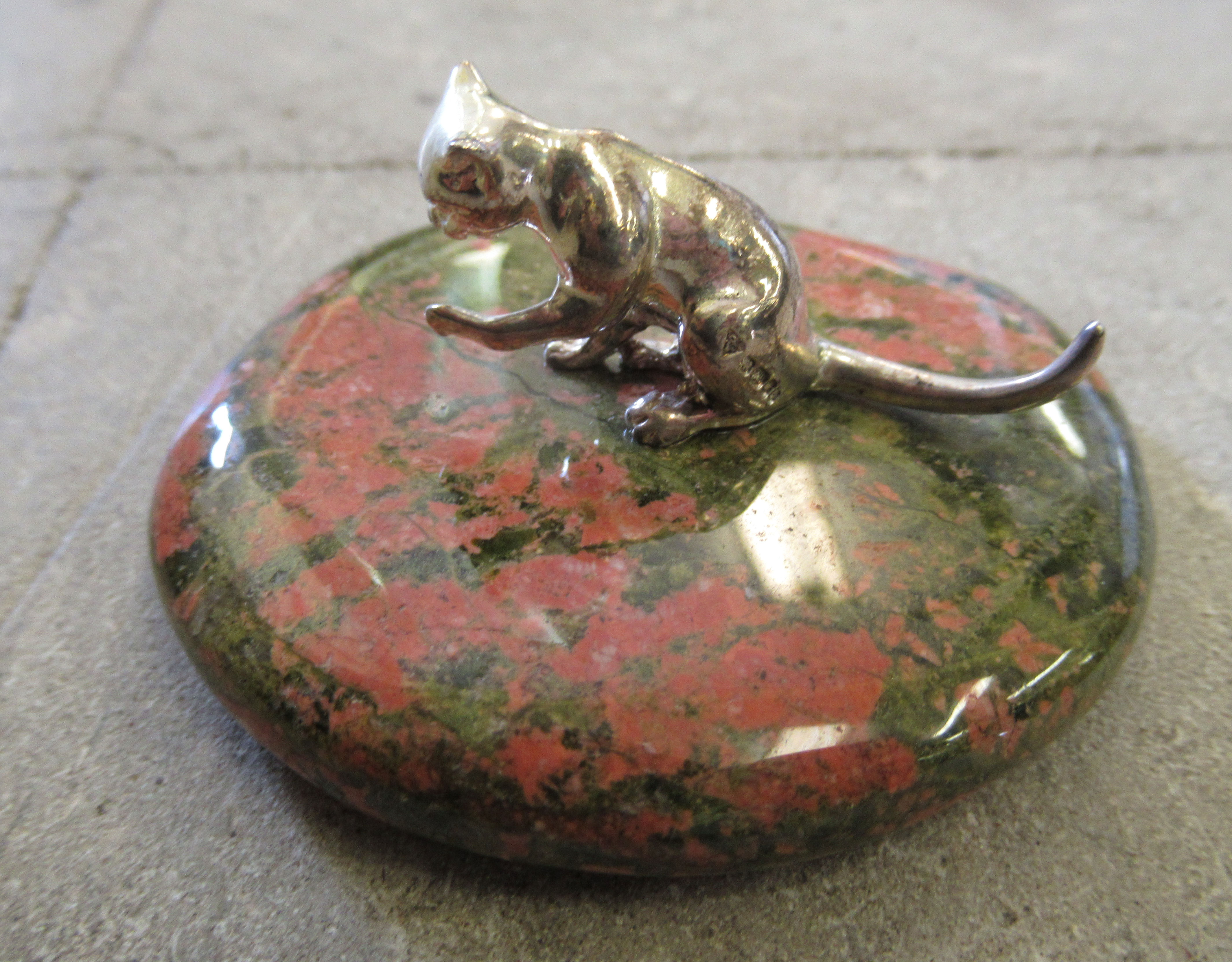 A silver and polished stone paperweight featuring a seated cat; a silver and turned fruitwood - Image 2 of 3