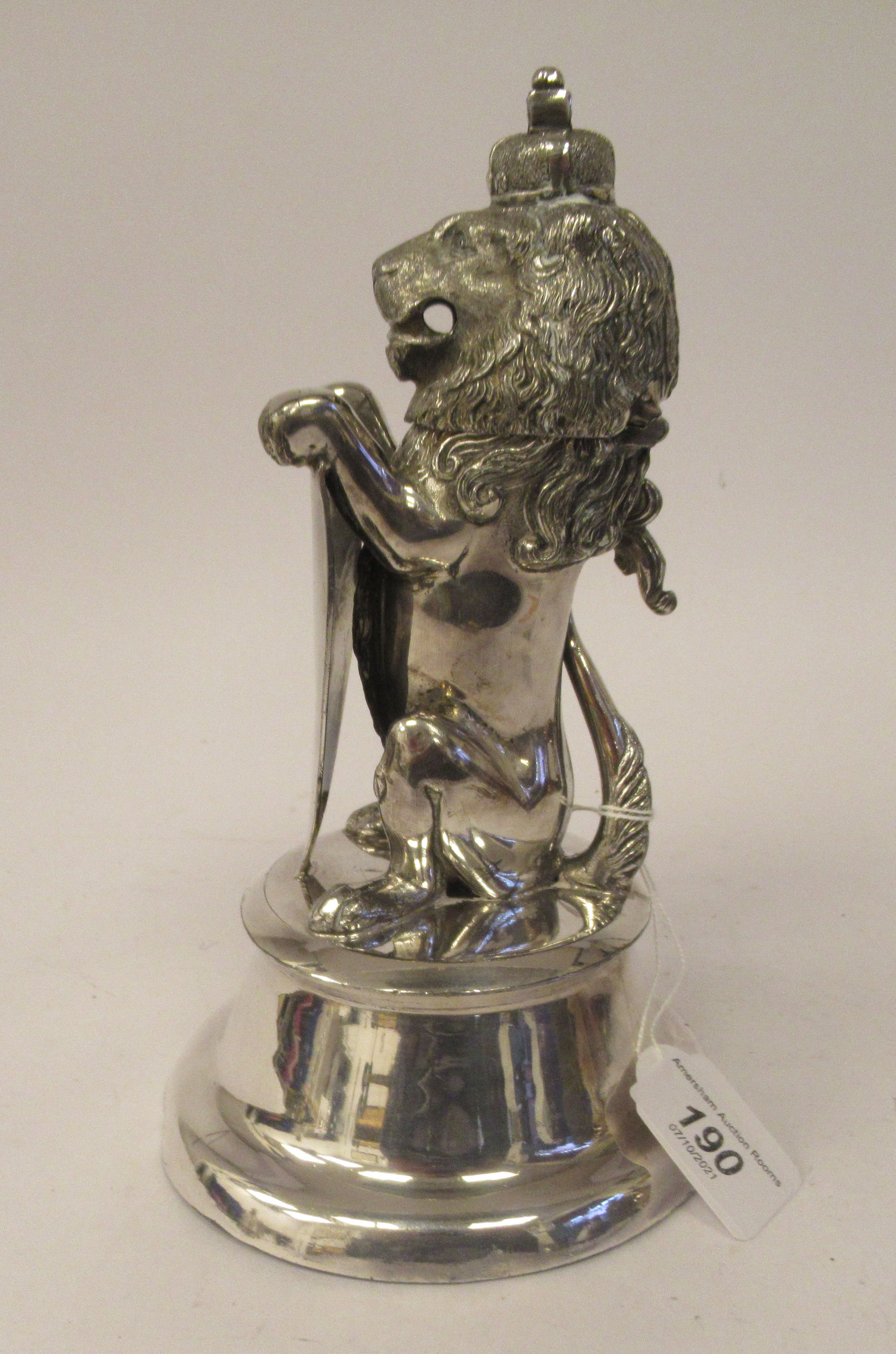 An early 20thC silver plated novelty inkwell and pen holder, fashioned as a crowned heraldic lion - Image 2 of 7