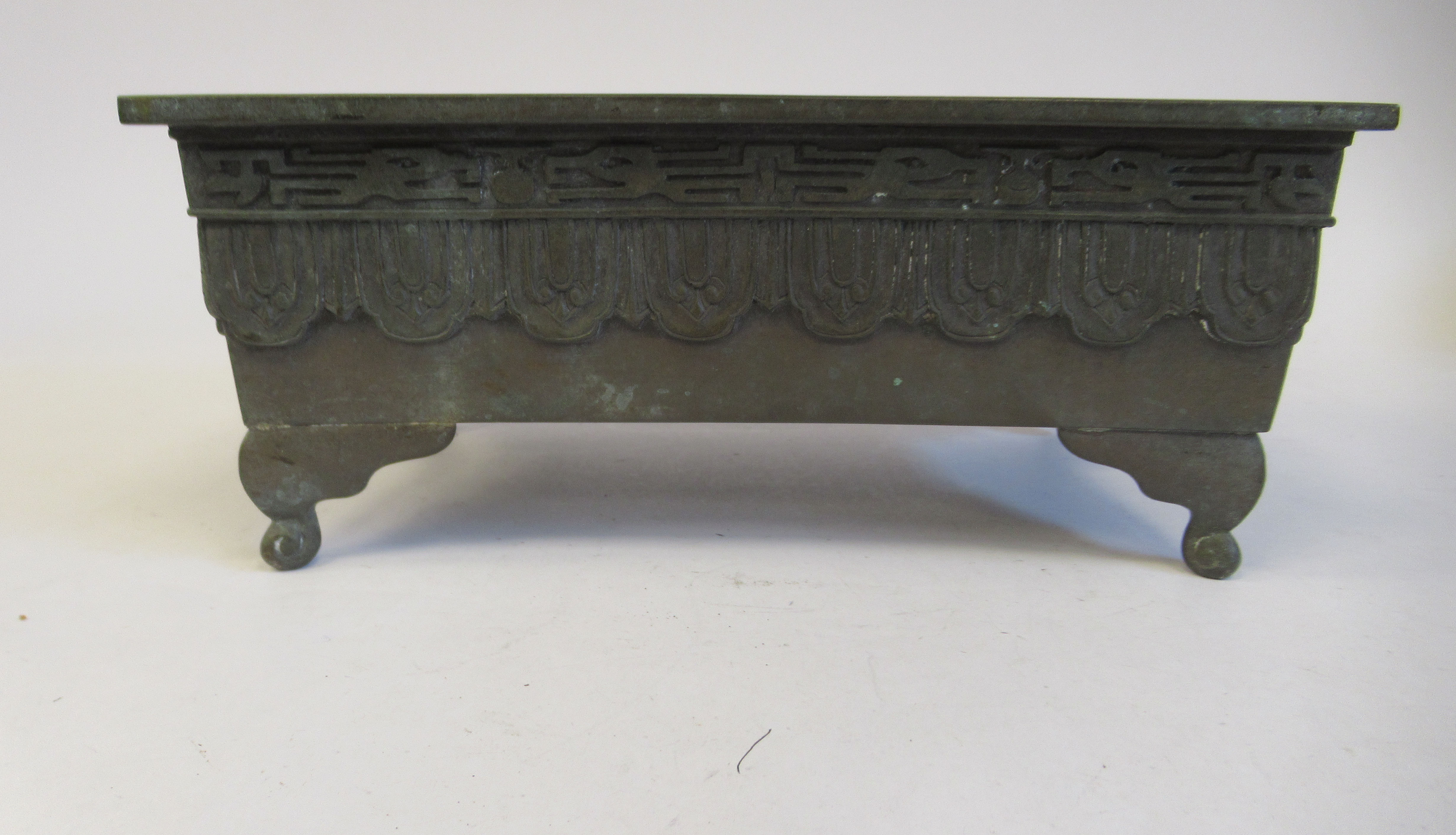 A 19thC Chinese cast and patinated bronze censer of rectangular form with opposing elephants' head - Image 3 of 7