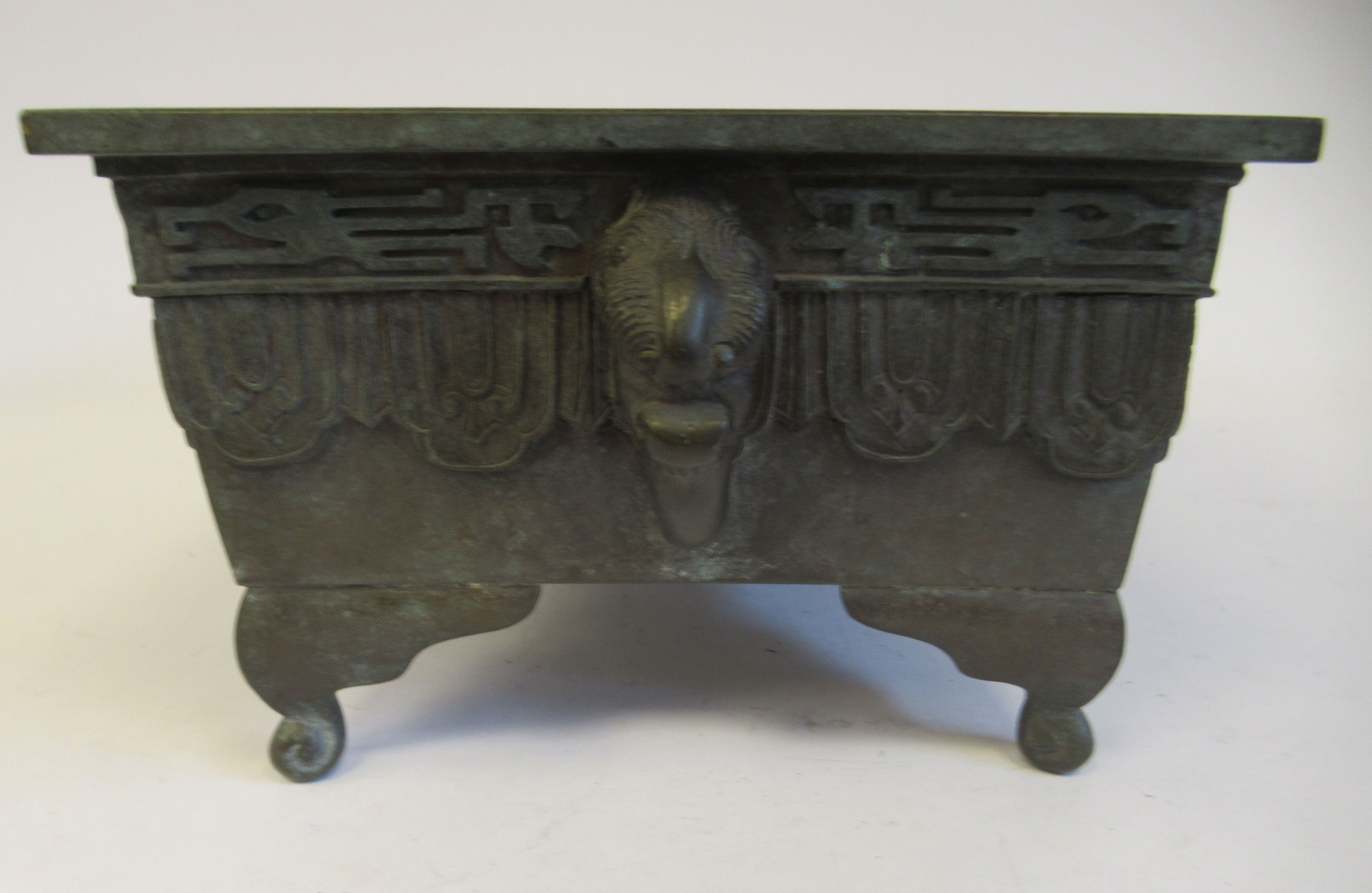 A 19thC Chinese cast and patinated bronze censer of rectangular form with opposing elephants' head - Image 4 of 7