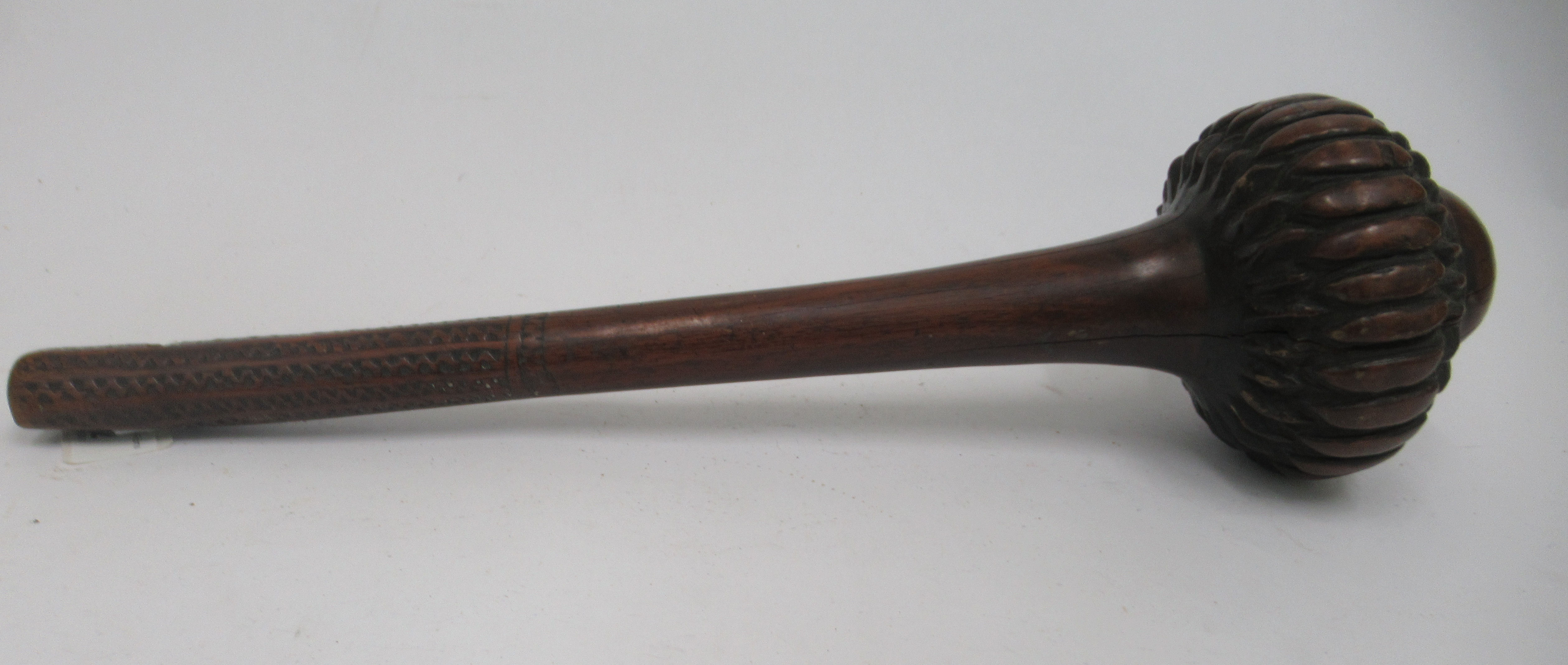 A late 19thC Fijian hardwood Iula Tavatava throwing club, the handle carved with geometric patterns - Image 4 of 10