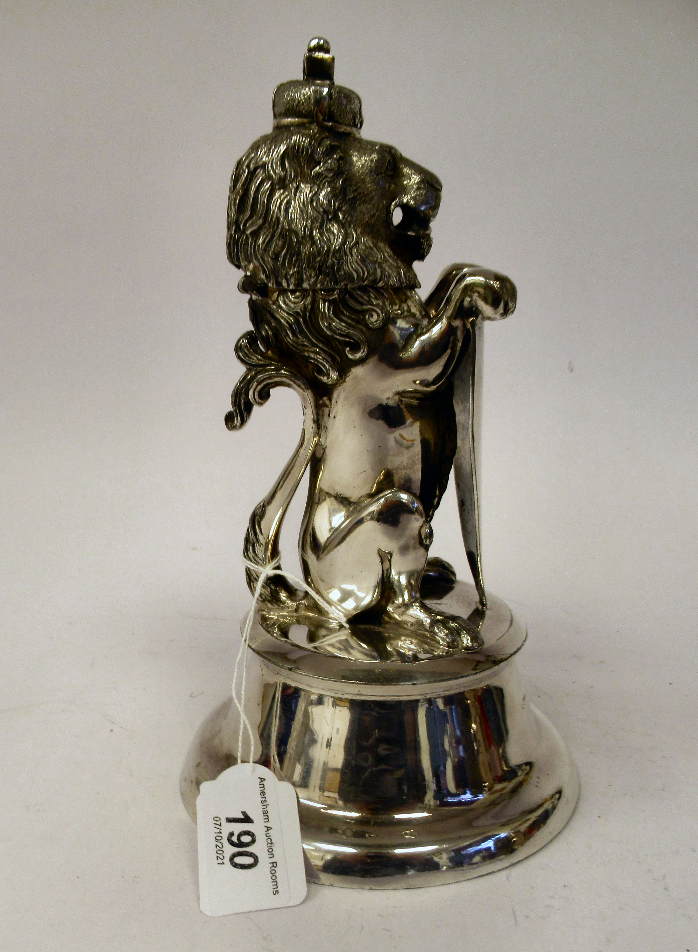 An early 20thC silver plated novelty inkwell and pen holder, fashioned as a crowned heraldic lion - Image 4 of 7