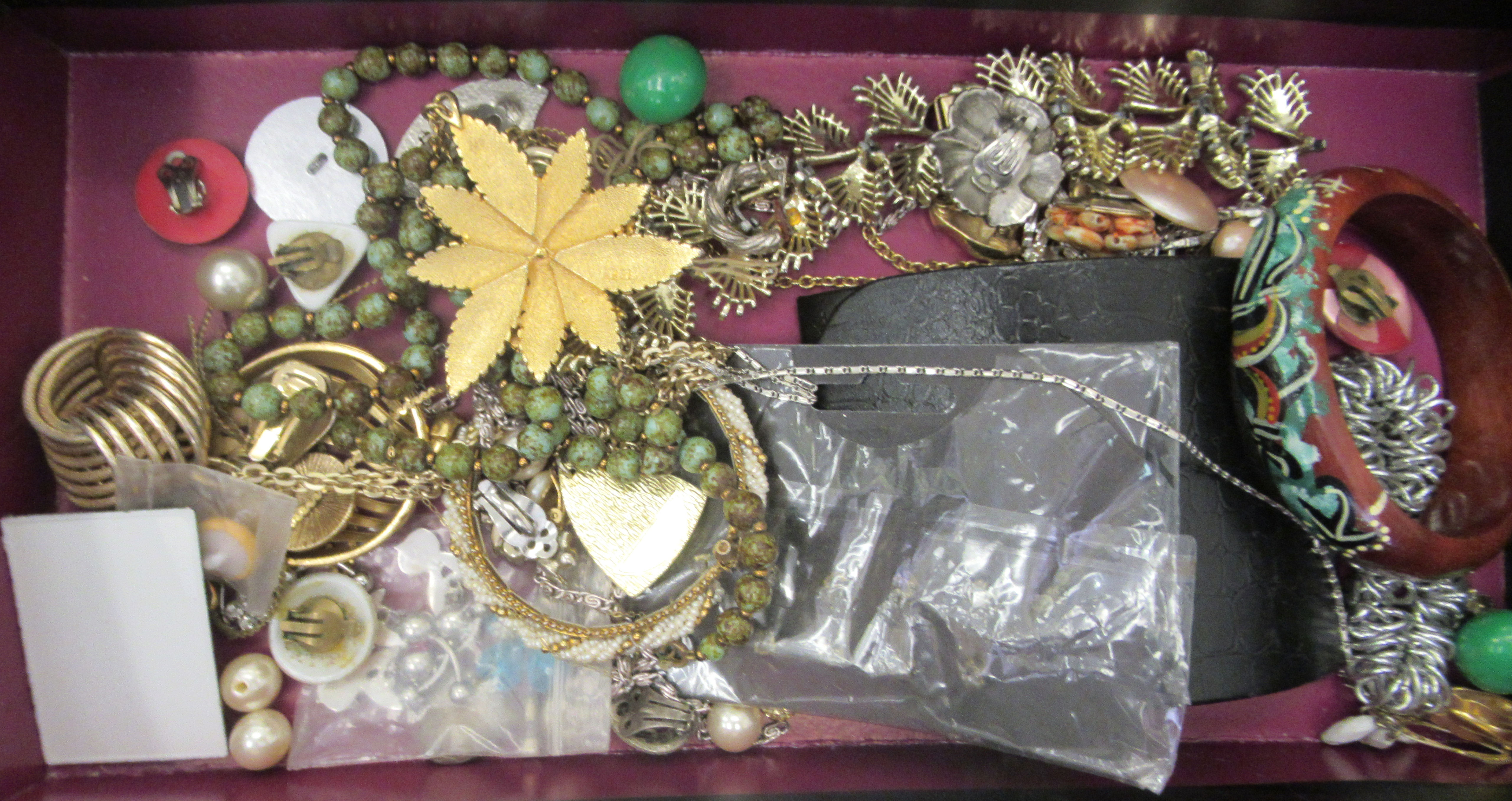 Costume jewellery and items of personal ornament: to include a ladies Omega stainless steel cased - Image 2 of 7