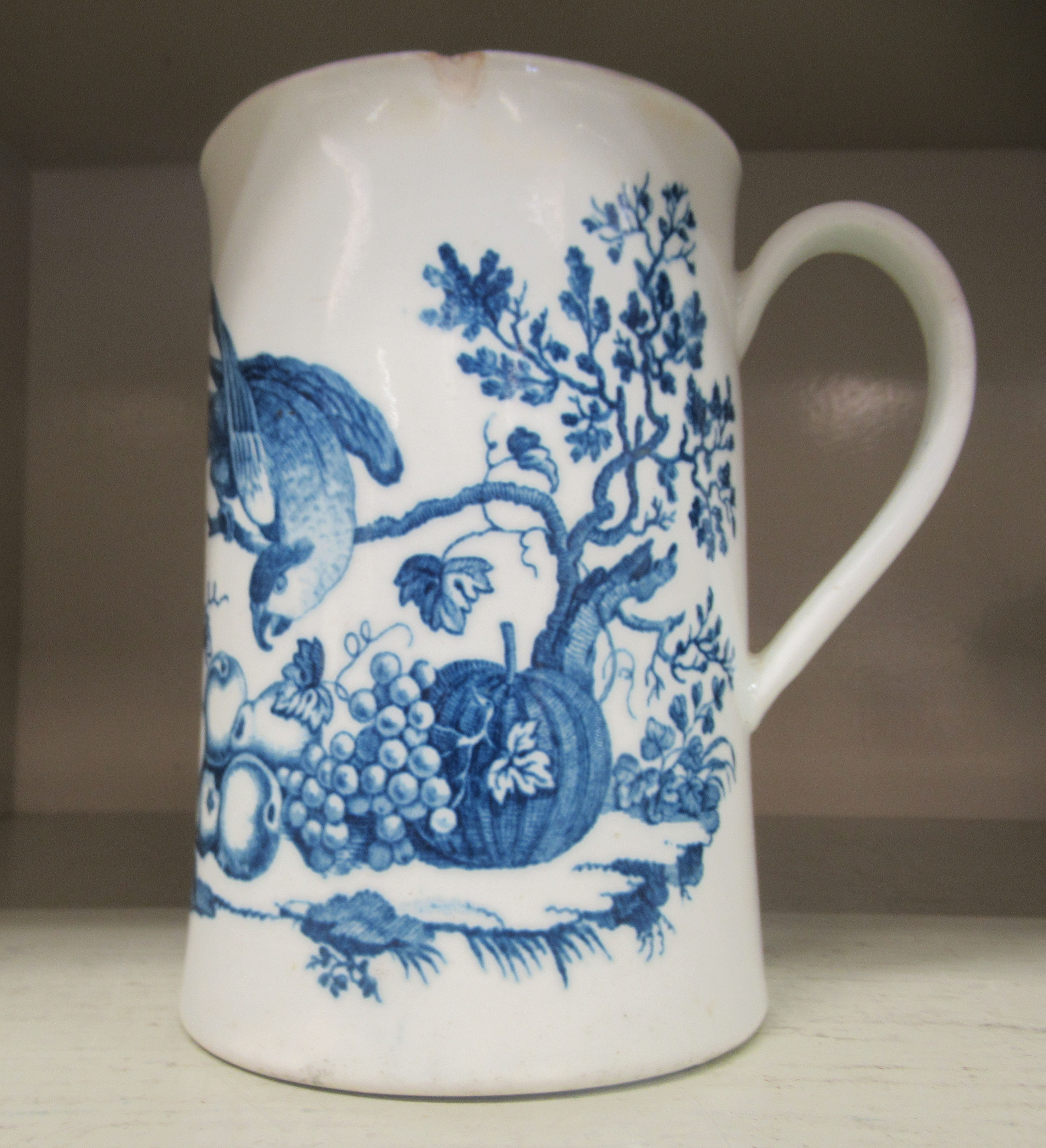 A late 18thC Royal Worcester porcelain cylindrical tankard, decorated in blue and white with a - Image 4 of 4