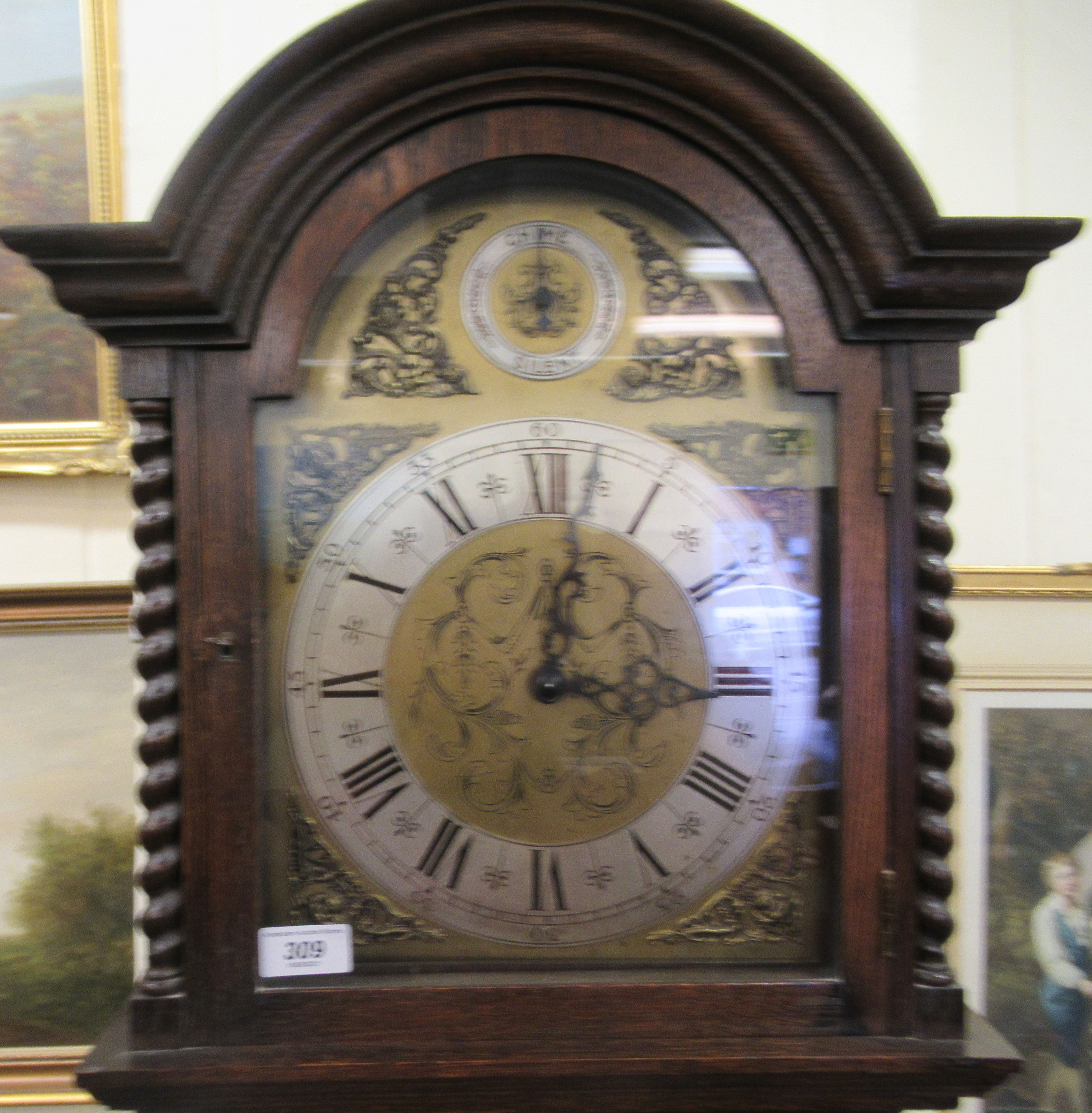 A 1930s oak cased grandmother clock; the weight driven movement faced by a brushed steel Roman dial, - Bild 2 aus 5