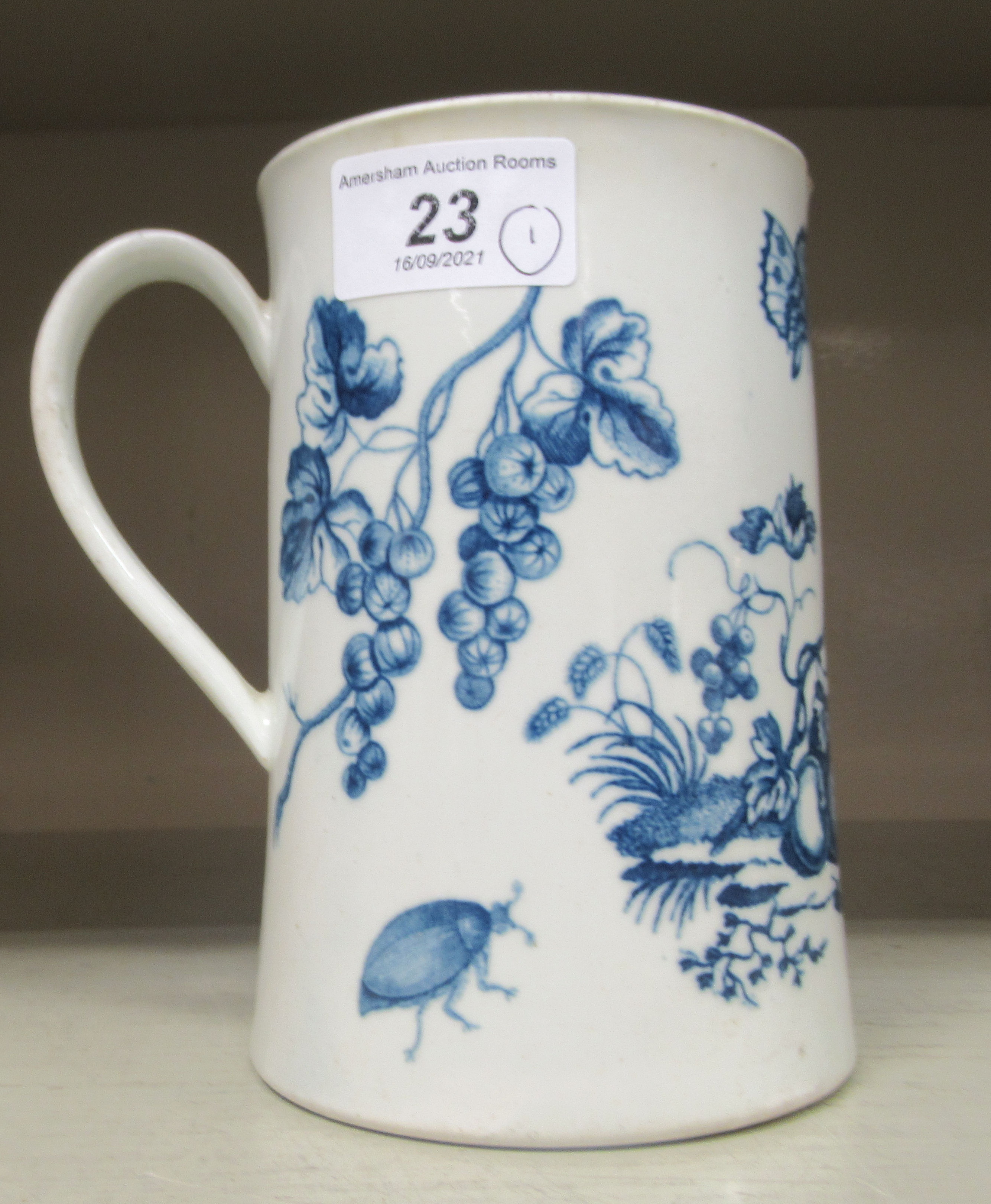 A late 18thC Royal Worcester porcelain cylindrical tankard, decorated in blue and white with a