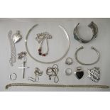 Silver and white metal jewellery: to include a plain, circular necklace