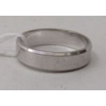 An 18ct white gold wedding band