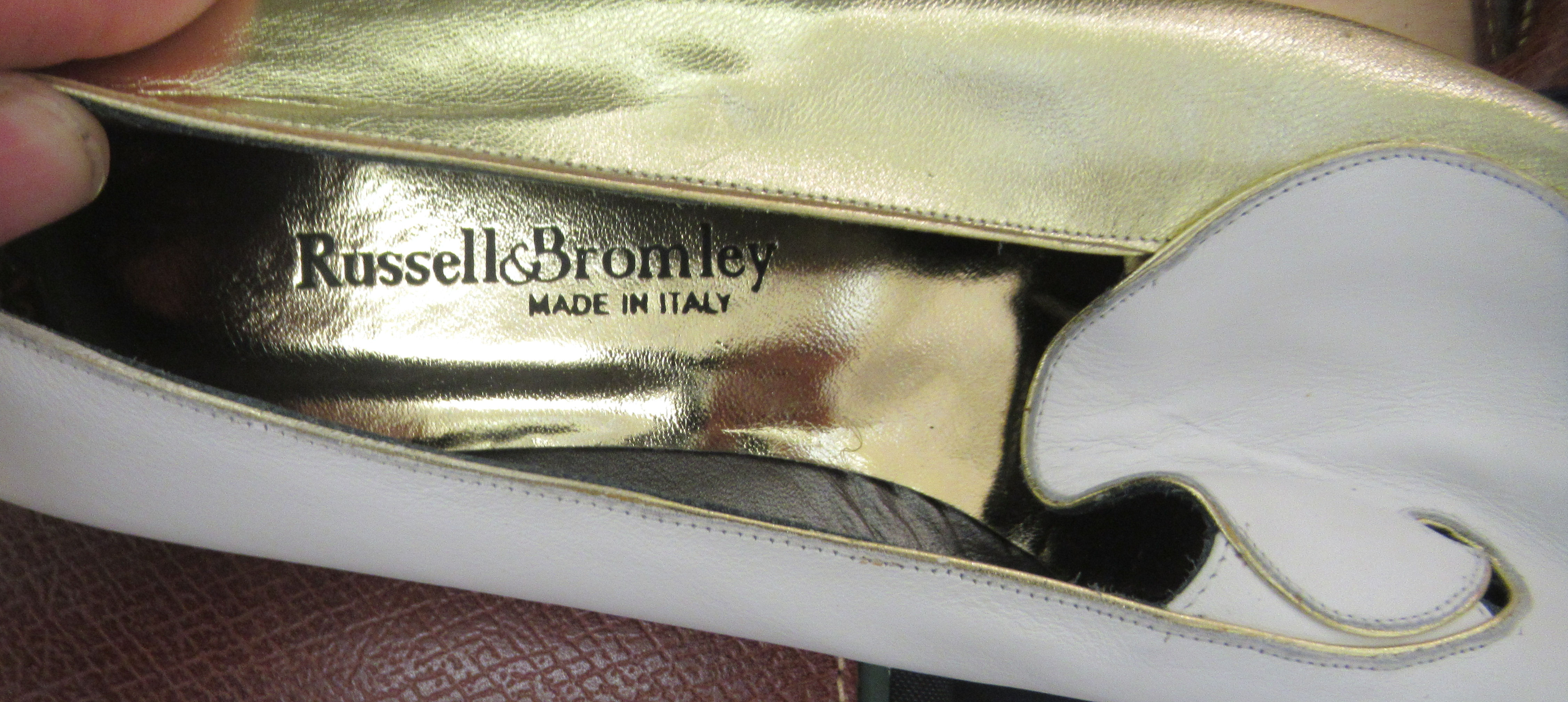 Ladies fashion accessories: to include a pair of Russell & Bromley shoes  size 38.5 - Image 5 of 5