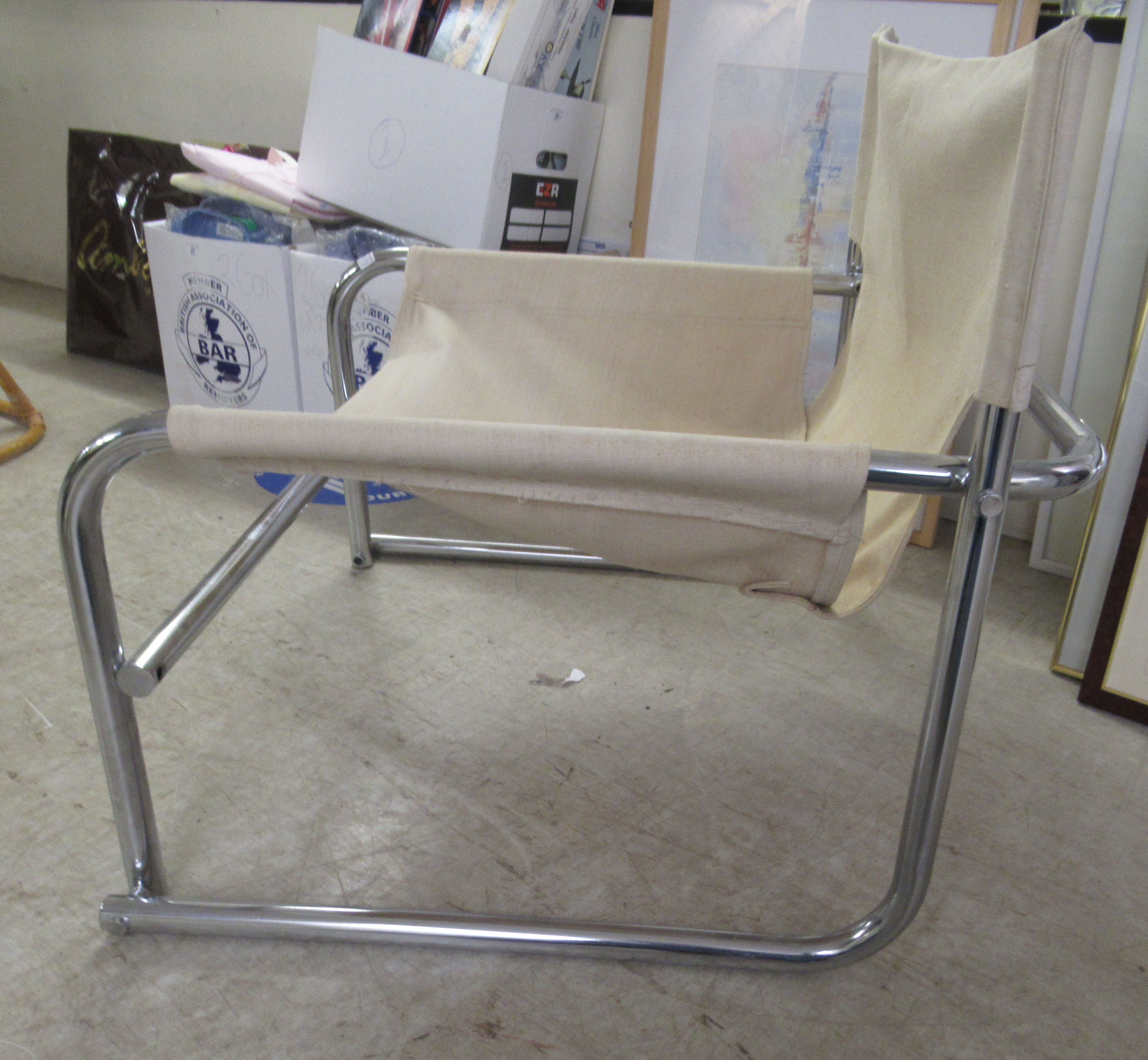 A modern chair, the chromium plated tubular steel frame with a cream coloured canvas sling back - Image 4 of 4