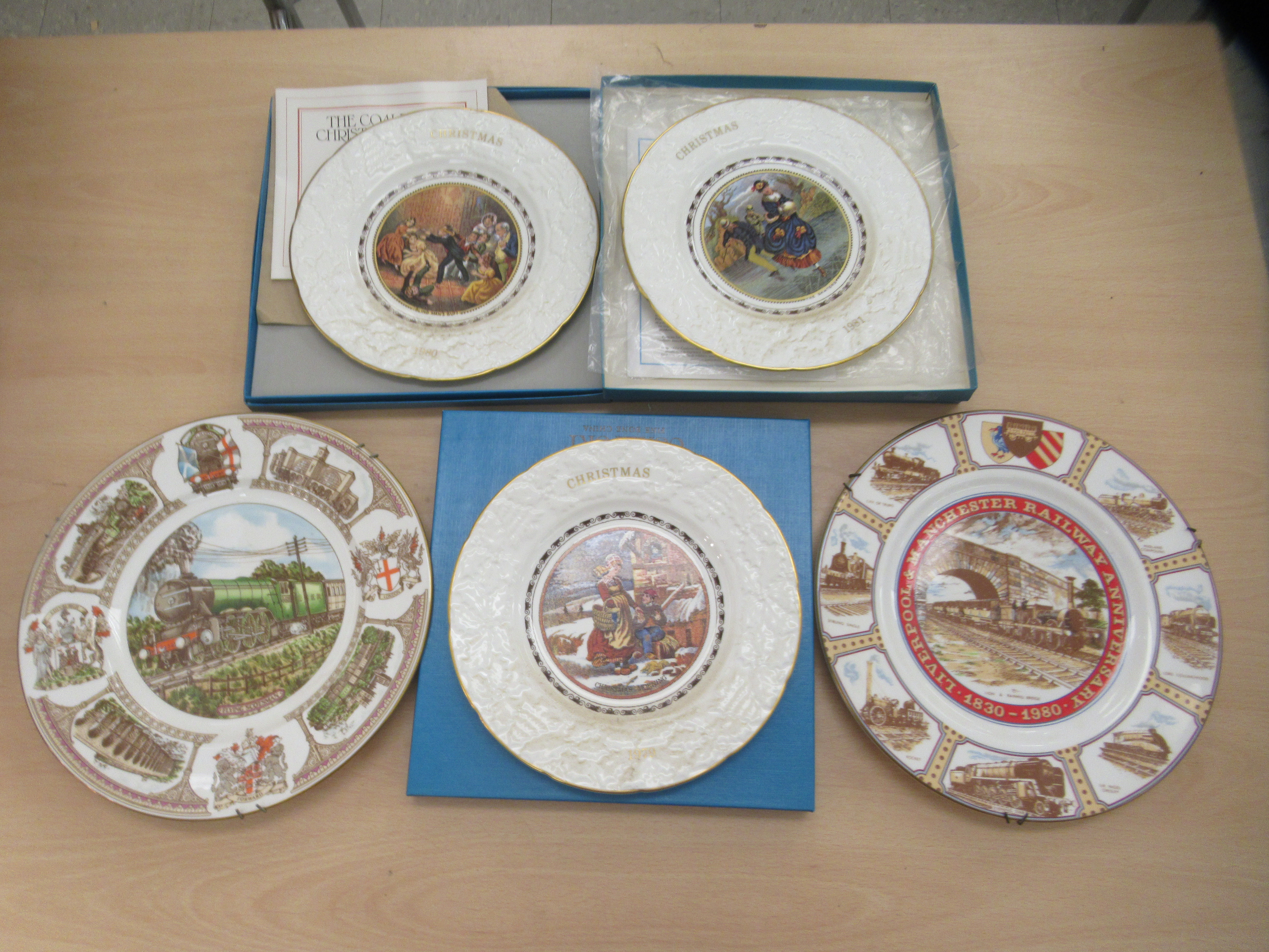 Decorative ceramics, mainly plates with examples by Coalport and Royal Doulton  9"-11"dia  some - Image 4 of 5