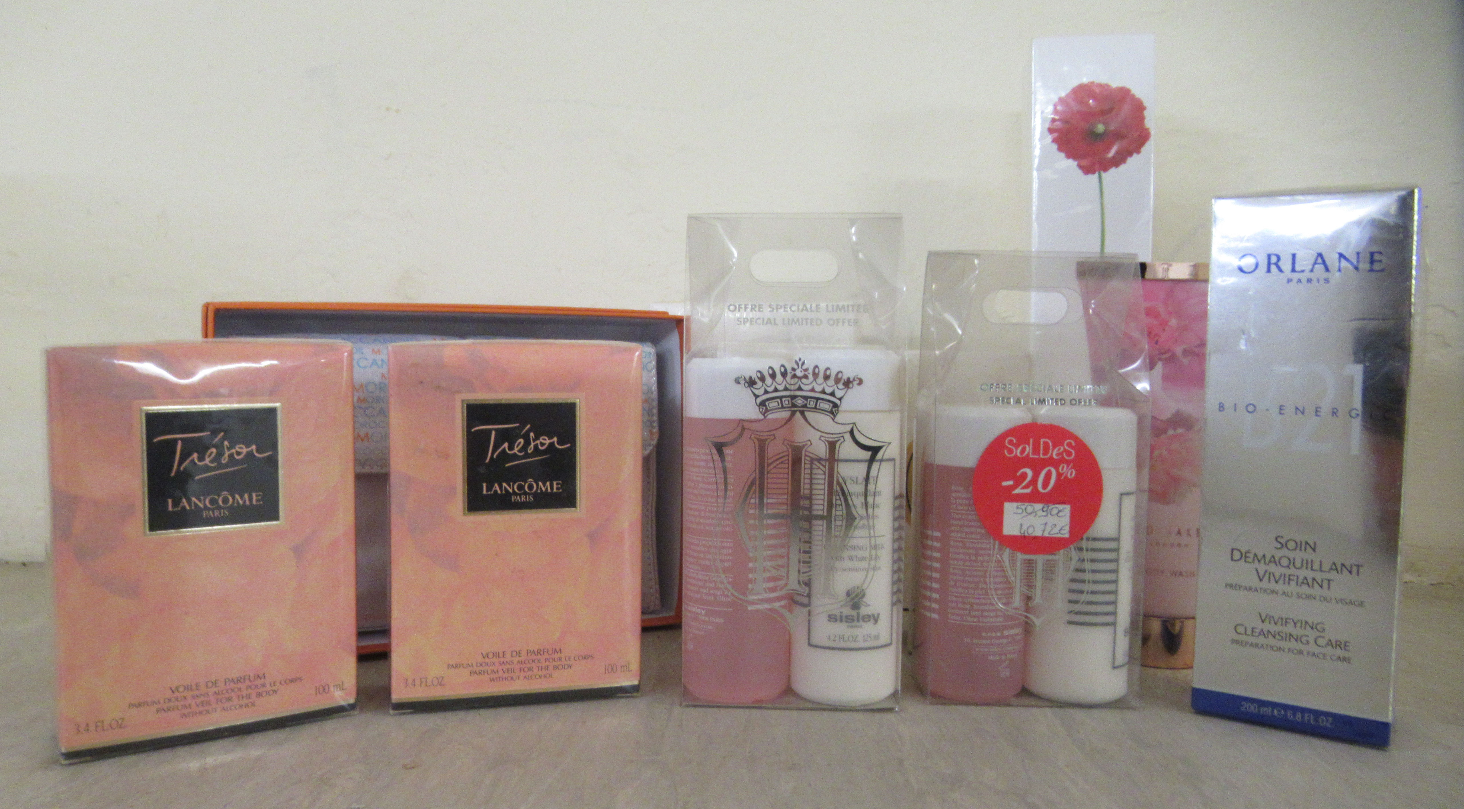 Ladies cosmetic products: to include Ted Baker body wash; Orlane of Paris and Flower by Kenzo eau de - Image 5 of 6