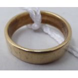 A 9ct gold wedding band