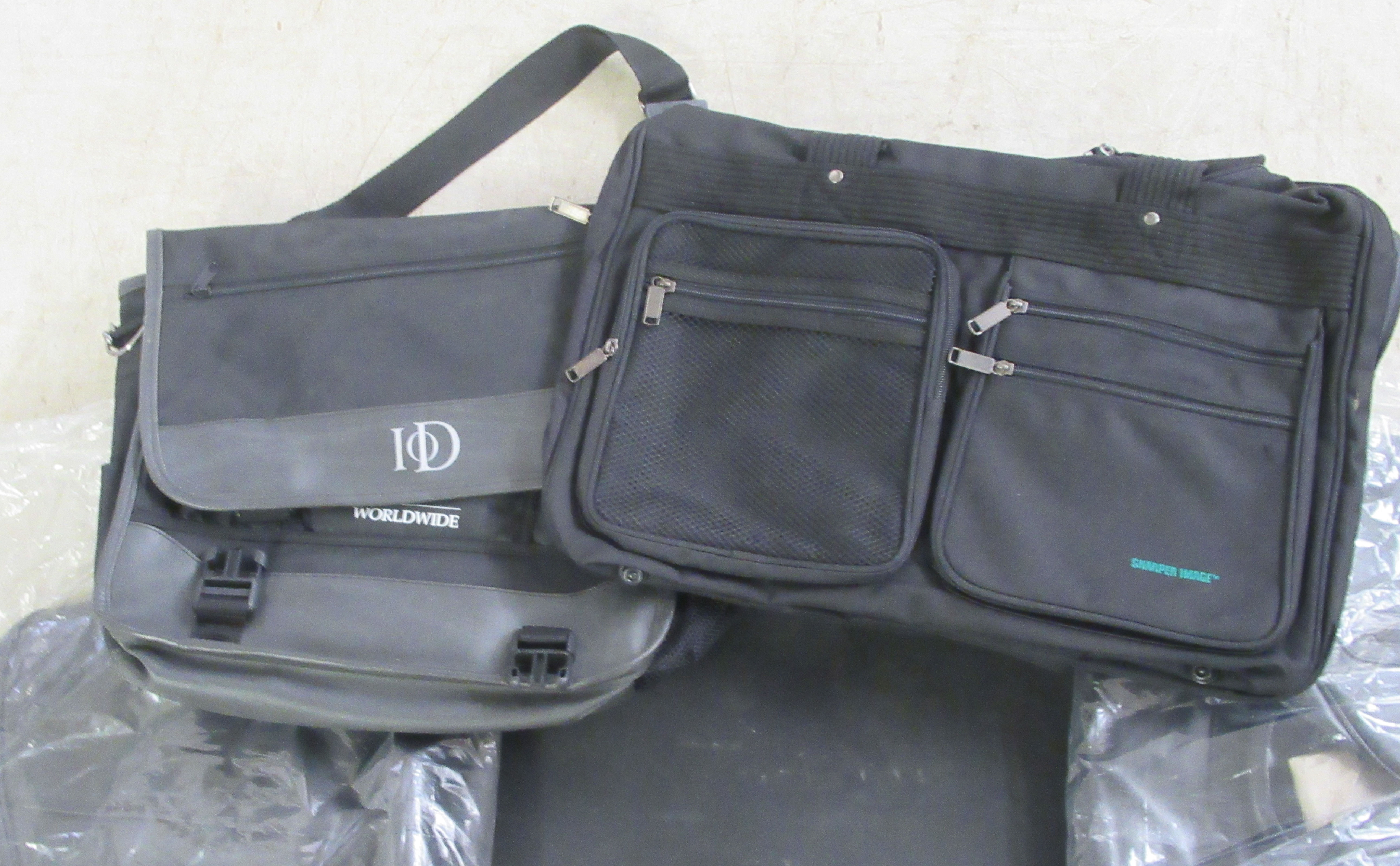 Sports bags and light travelling cases: to include a Longchamp of Paris satchel  boxed - Image 4 of 4