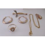 9ct gold jewellery, viz. a pair of bi-coloured hoop earrings; a seed pearl set dragonfly brooch; a
