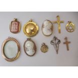 9ct gold items of personal ornament: to include cameo pendants and crosses