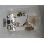 Jewellery and items of personal ornament: to include a 9ct gold Happy Birthday key