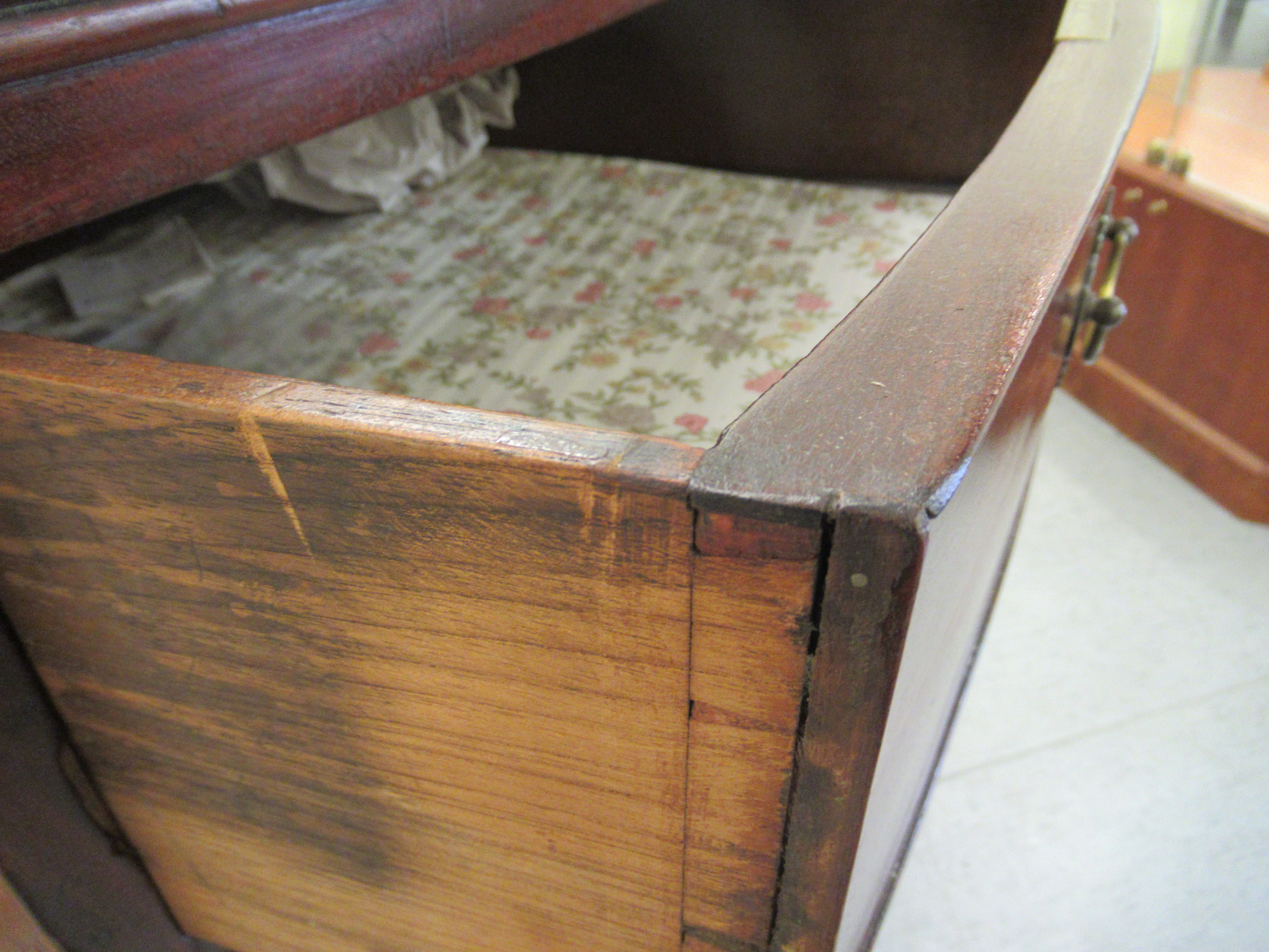 An early 19thC mahogany bow front dressing chest with two short/three graduated long drawers, on - Image 2 of 3