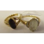 Two dissimilarly set 9ct gold dress rings