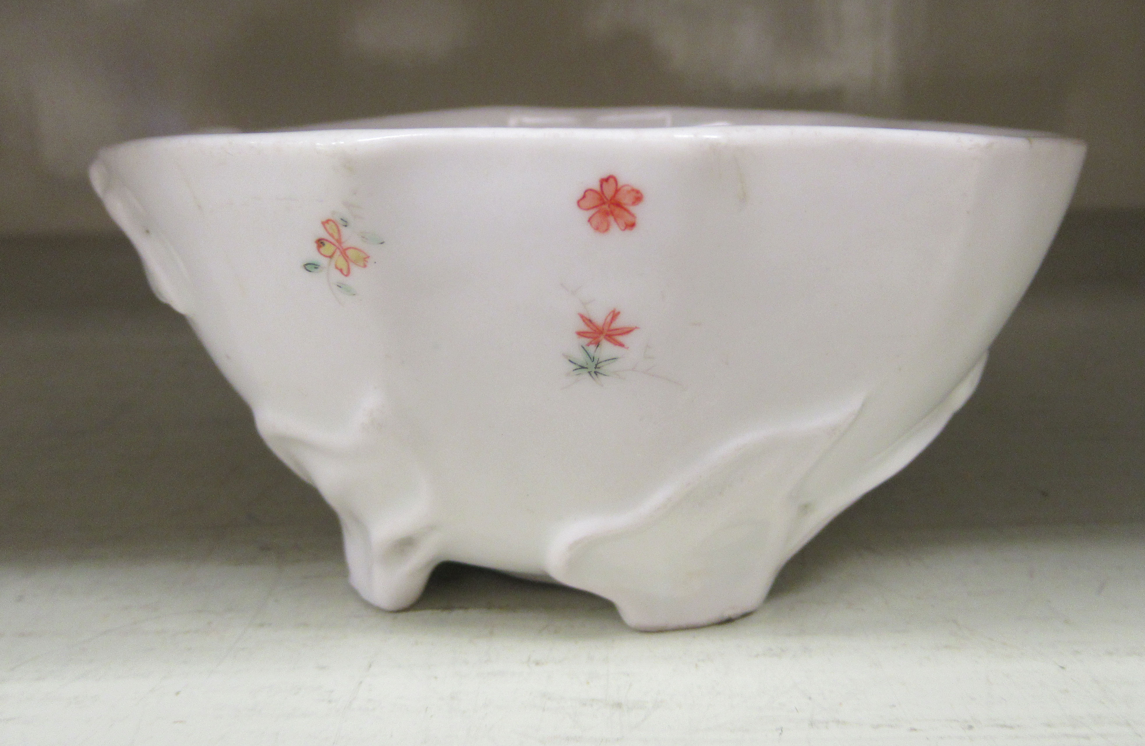 Three items of early 20thC Chinese porcelain: to include a wine bowl, decorated with birds amongst - Image 11 of 13