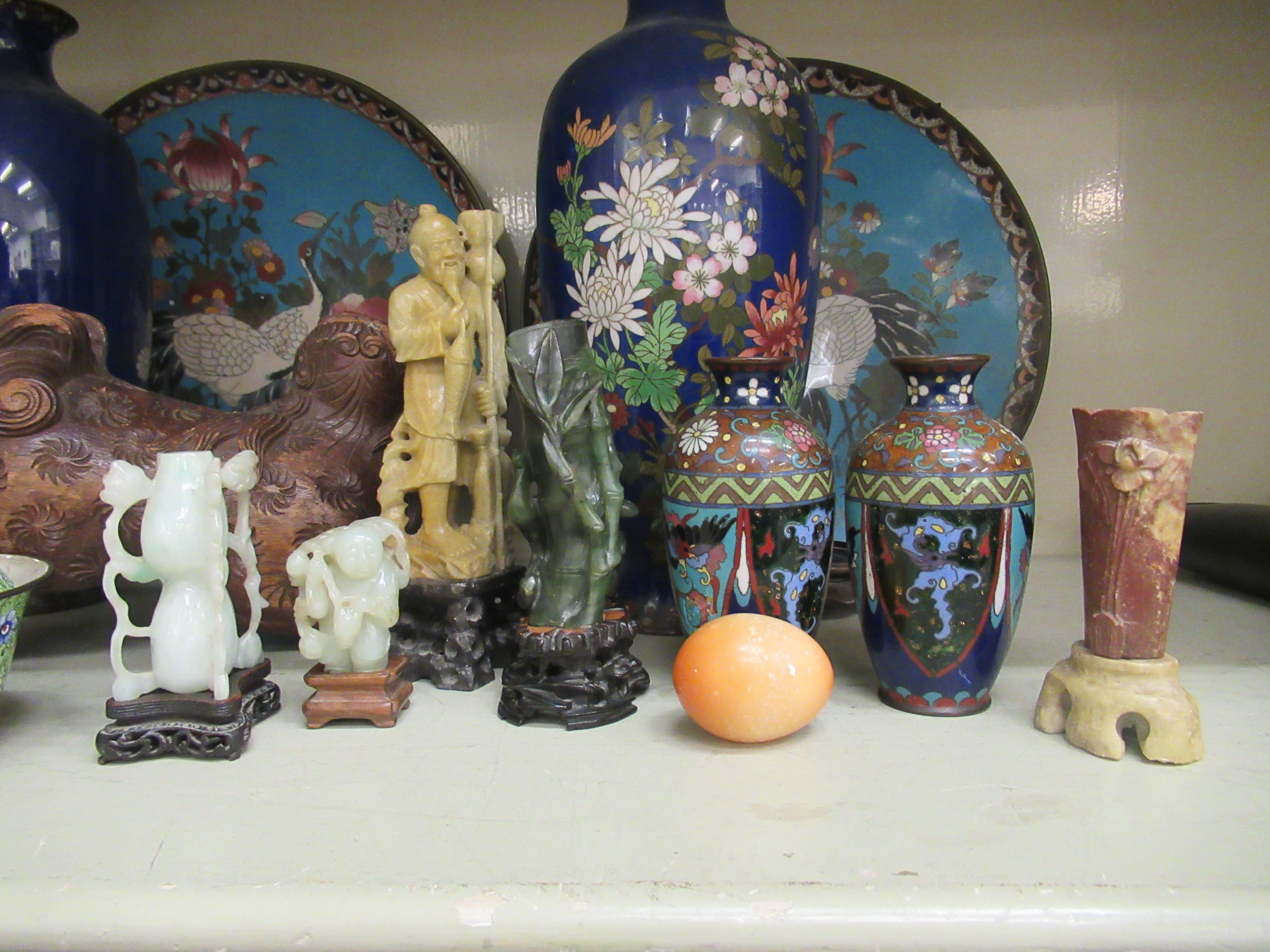 19th and 20thC Oriental collectables: to include cloisonné, jade and enamel vases  various sizes - Image 2 of 27