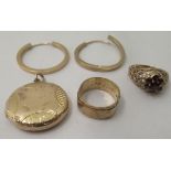Items of personal ornament: to include a 9ct gold wedding ring
