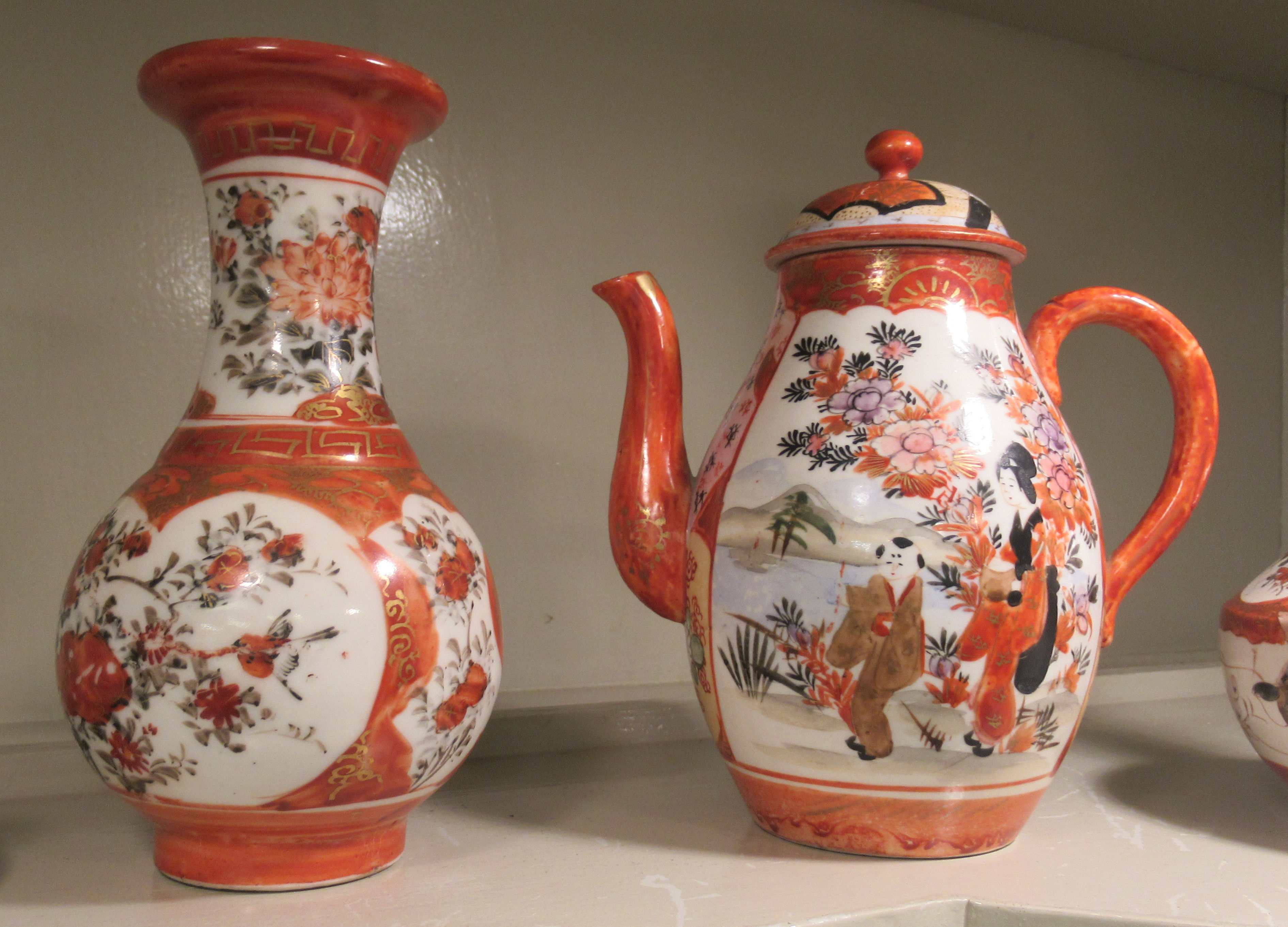 20thC Japanese porcelain: to include a pair of Kutani bottle vases  9.25"h; and assorted teaware - Image 3 of 5