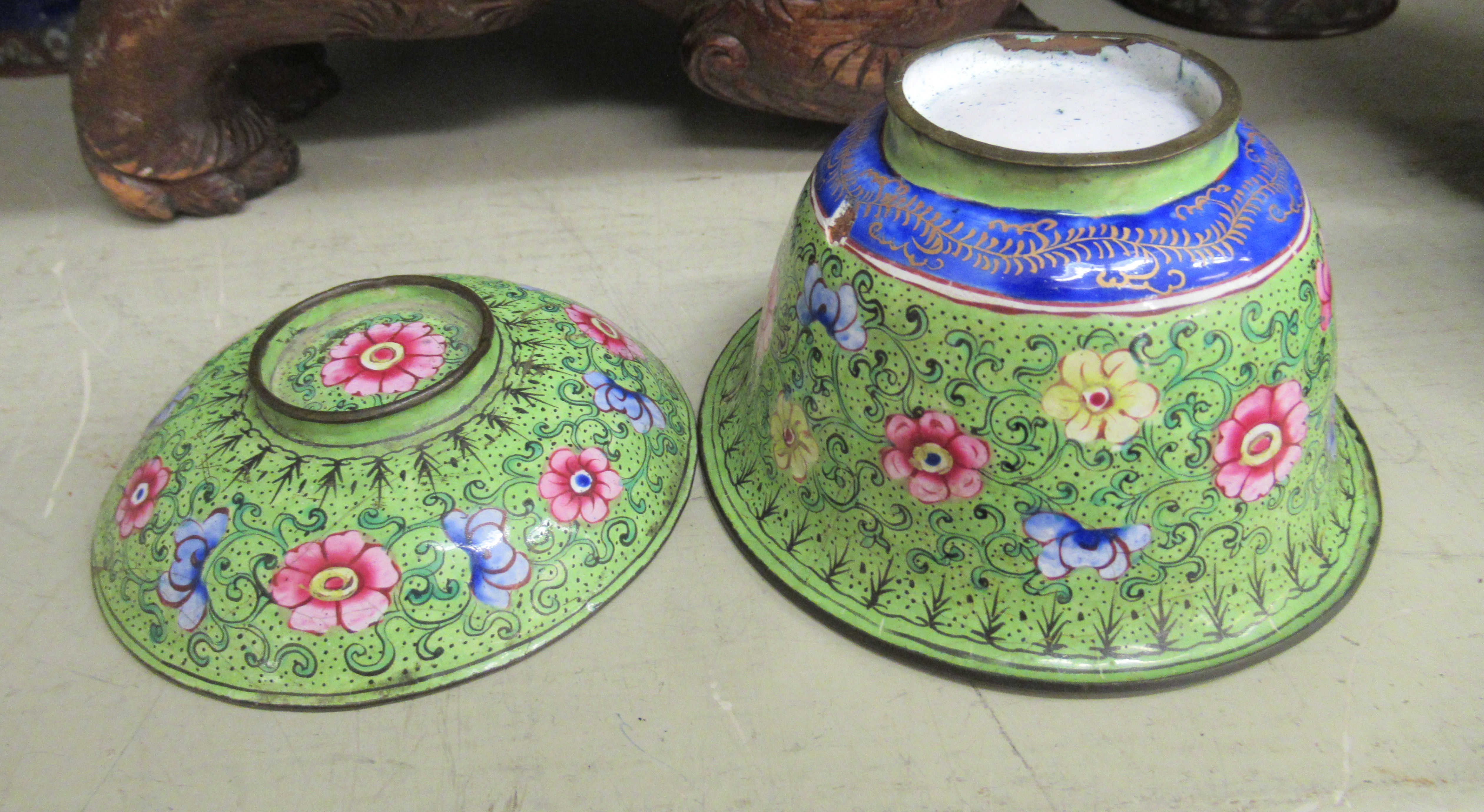 19th and 20thC Oriental collectables: to include cloisonné, jade and enamel vases  various sizes - Image 8 of 27