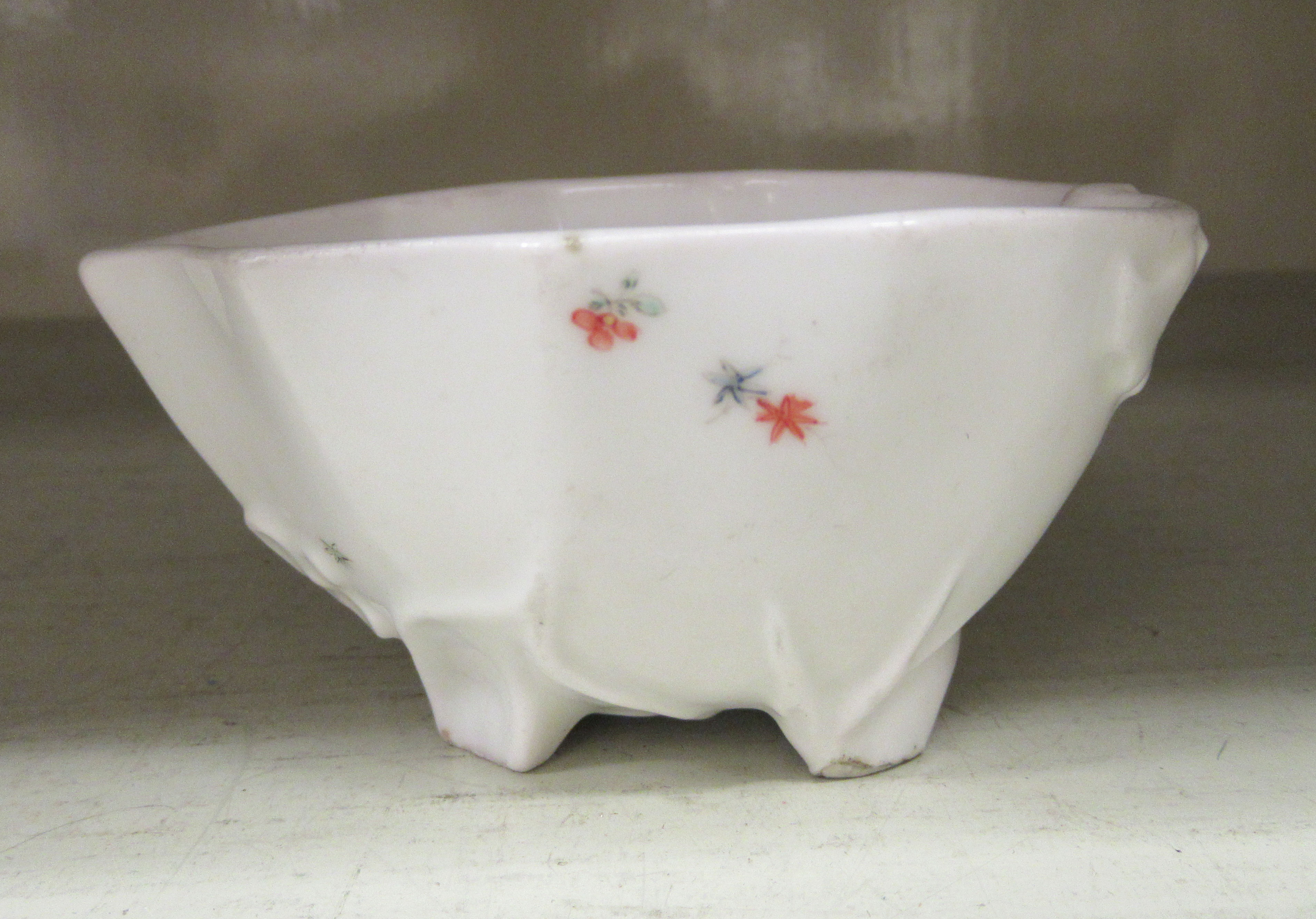 Three items of early 20thC Chinese porcelain: to include a wine bowl, decorated with birds amongst - Image 10 of 13