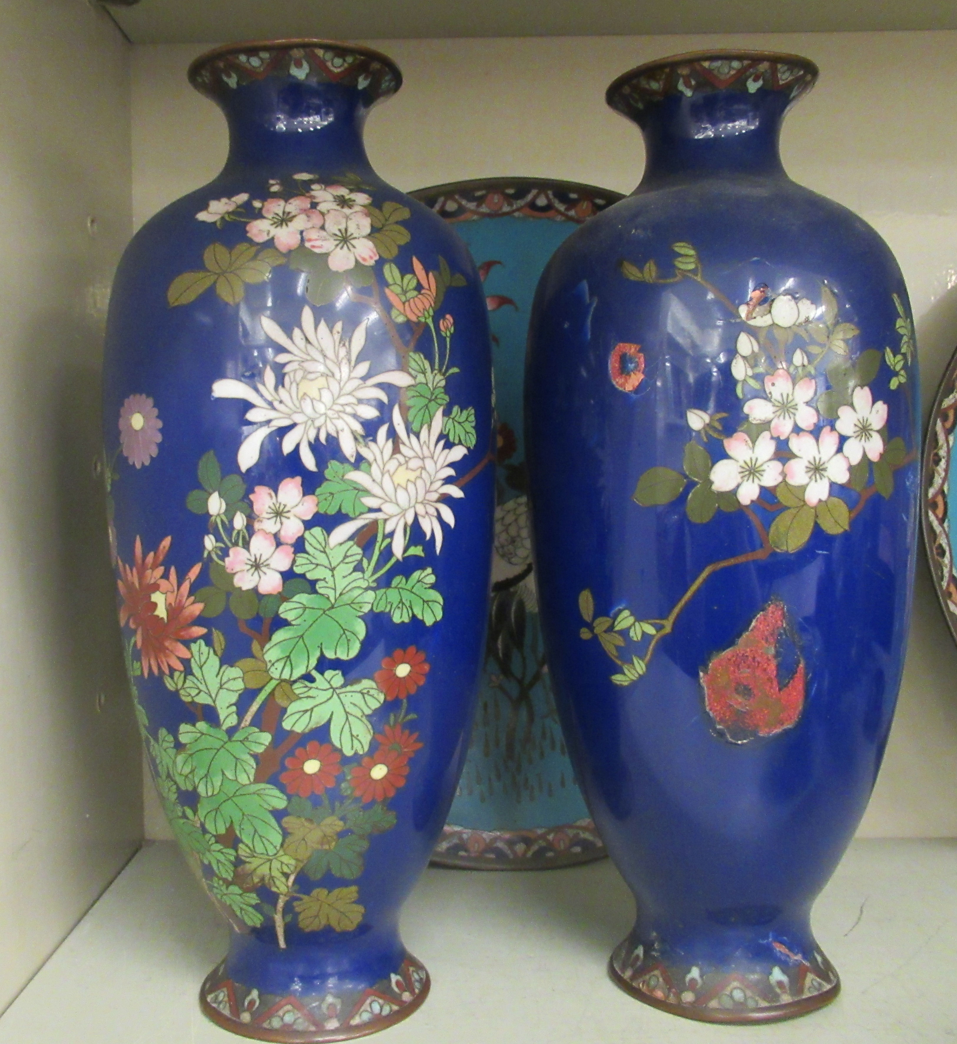 19th and 20thC Oriental collectables: to include cloisonné, jade and enamel vases  various sizes - Image 14 of 27